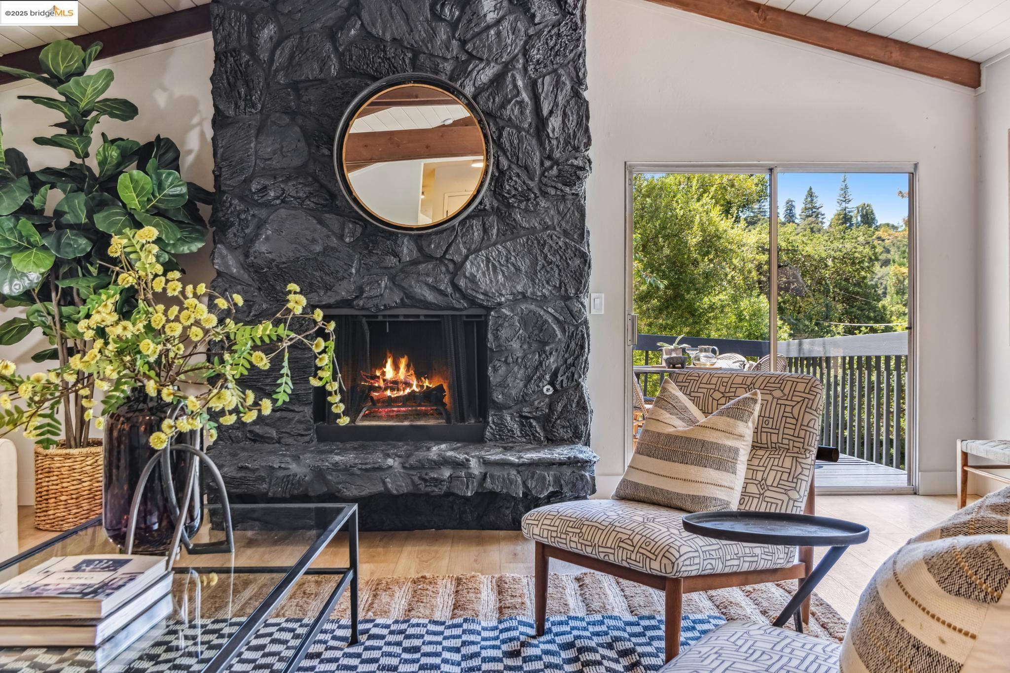 Detail Gallery Image 9 of 41 For 1801 Gouldin Rd, Oakland,  CA 94611 - 4 Beds | 2/1 Baths