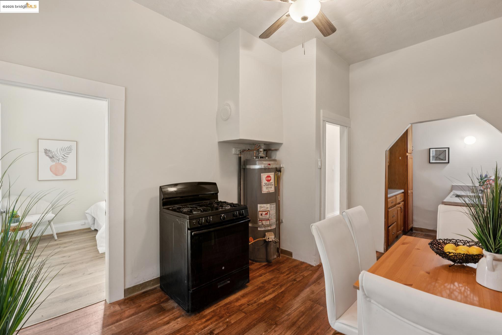 Detail Gallery Image 11 of 42 For 1339 Kains Ave, Berkeley,  CA 94702 - 3 Beds | 1 Baths