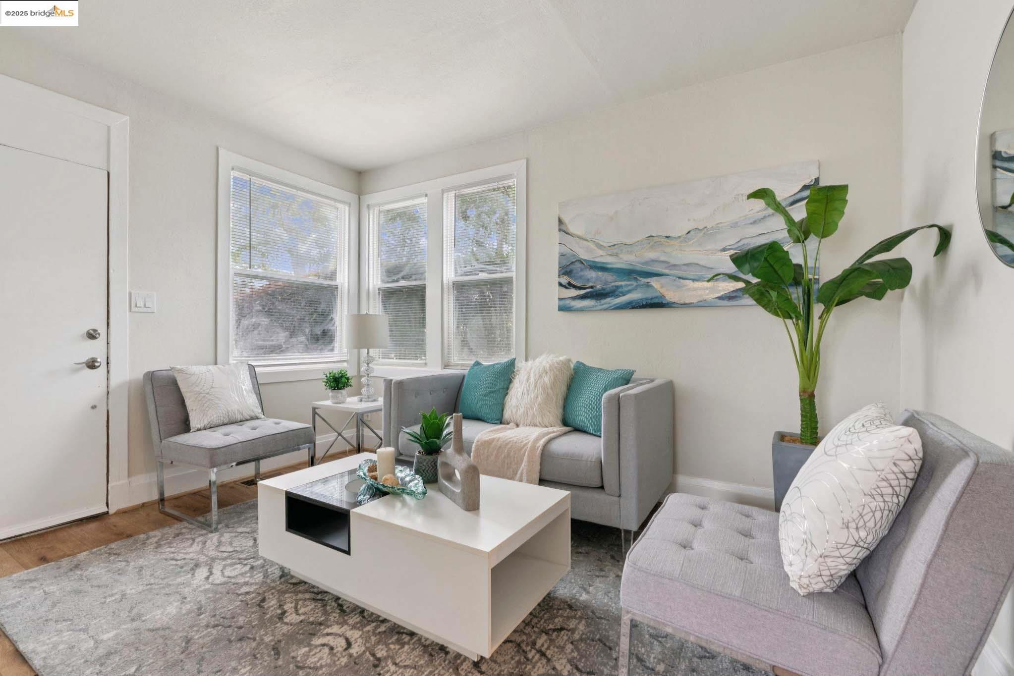 Detail Gallery Image 3 of 42 For 1339 Kains Ave, Berkeley,  CA 94702 - 3 Beds | 1 Baths