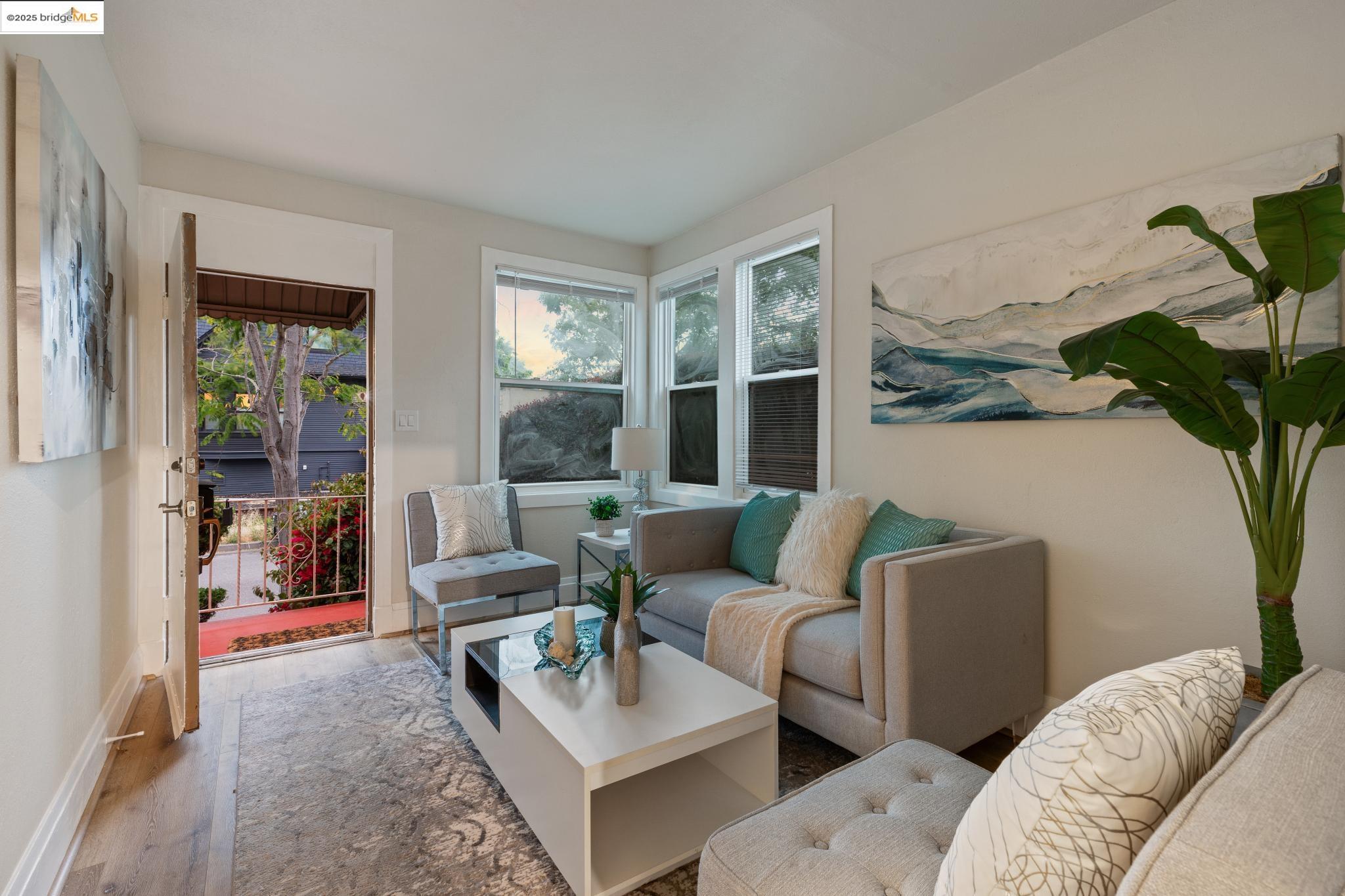 Detail Gallery Image 5 of 42 For 1339 Kains Ave, Berkeley,  CA 94702 - 3 Beds | 1 Baths
