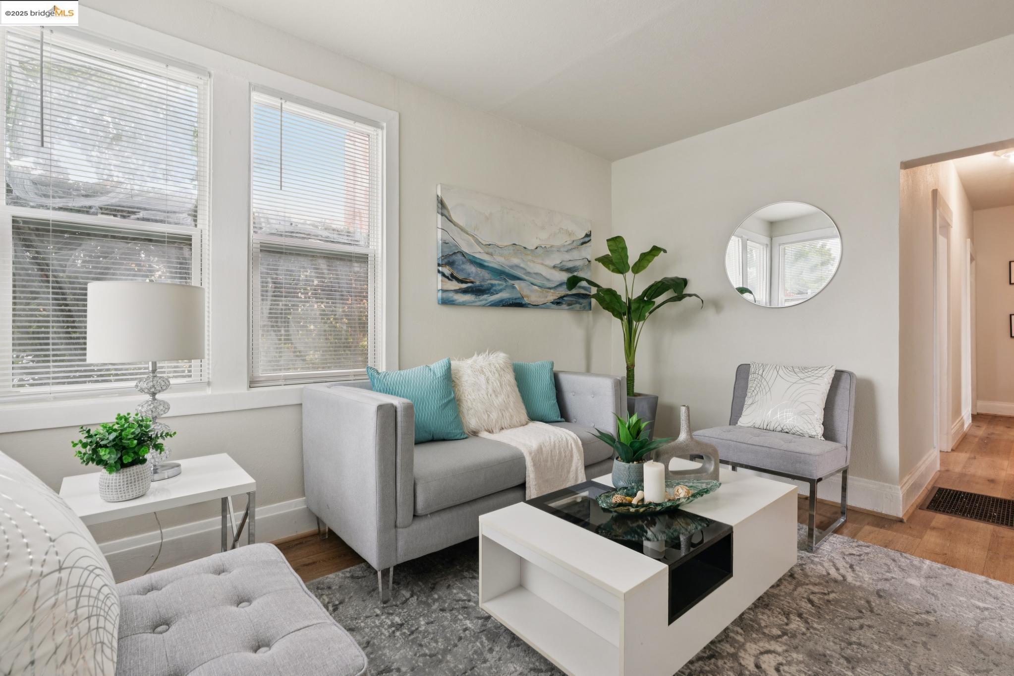 Detail Gallery Image 6 of 42 For 1339 Kains Ave, Berkeley,  CA 94702 - 3 Beds | 1 Baths