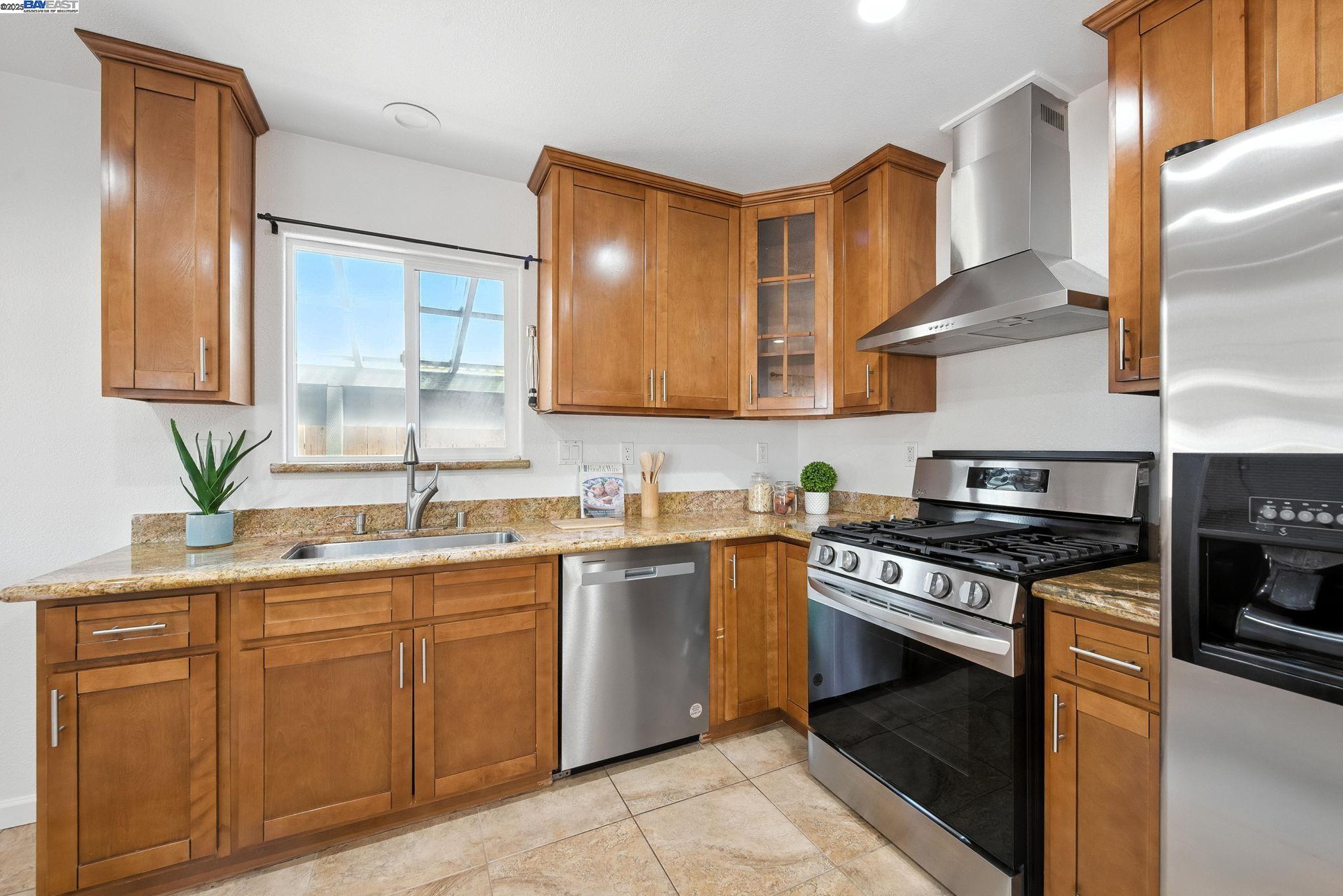 Detail Gallery Image 13 of 60 For 35794 Vinewood St, Newark,  CA 94560 - 4 Beds | 2 Baths