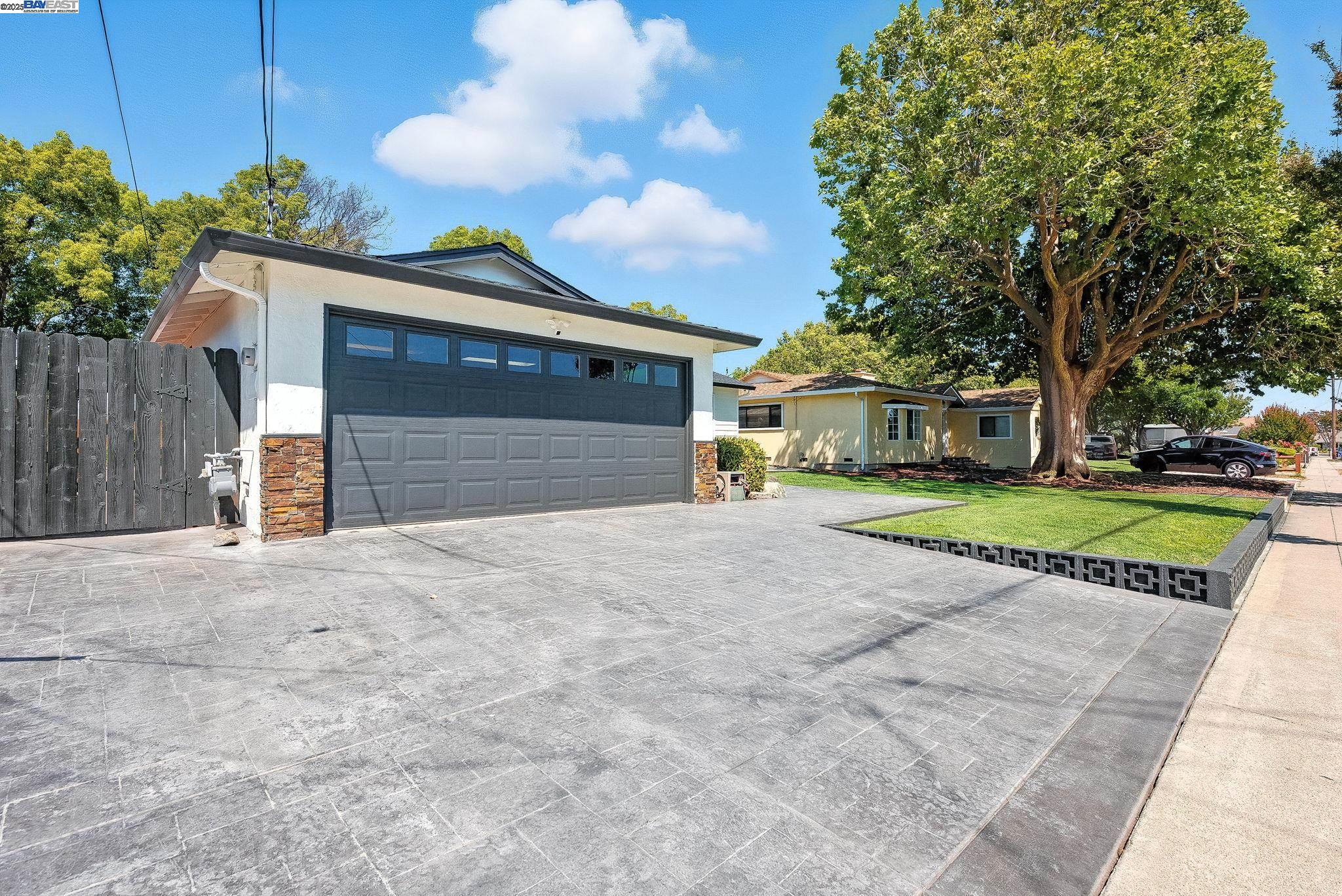 Detail Gallery Image 3 of 60 For 35794 Vinewood St, Newark,  CA 94560 - 4 Beds | 2 Baths