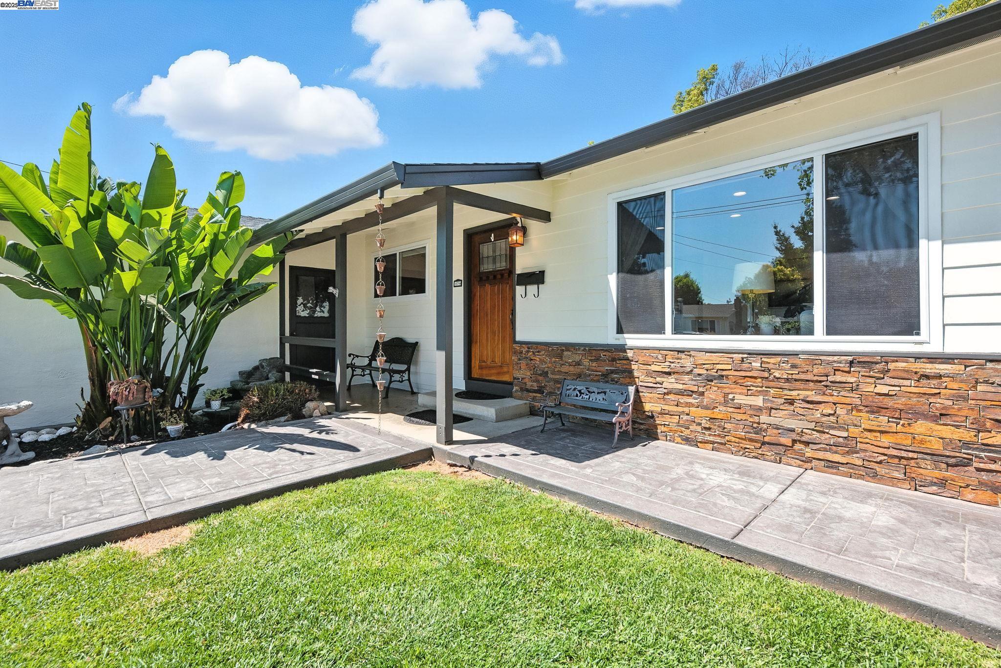 Detail Gallery Image 4 of 60 For 35794 Vinewood St, Newark,  CA 94560 - 4 Beds | 2 Baths