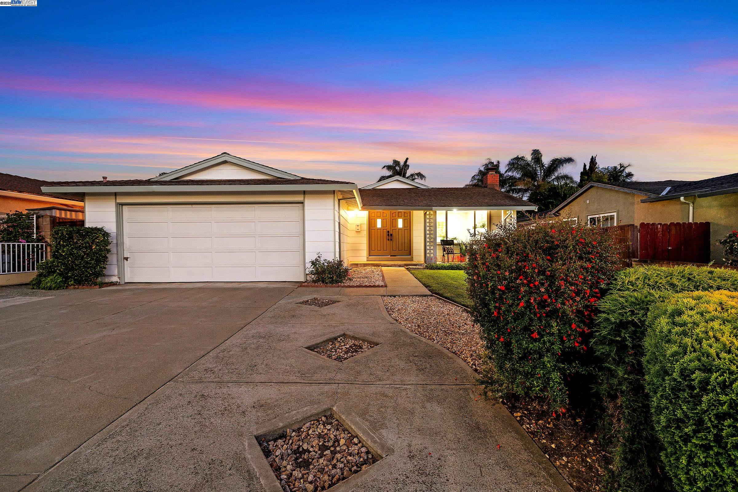 Detail Gallery Image 2 of 51 For 1942 Sherman Dr, Union City,  CA 94587 - 3 Beds | 2 Baths