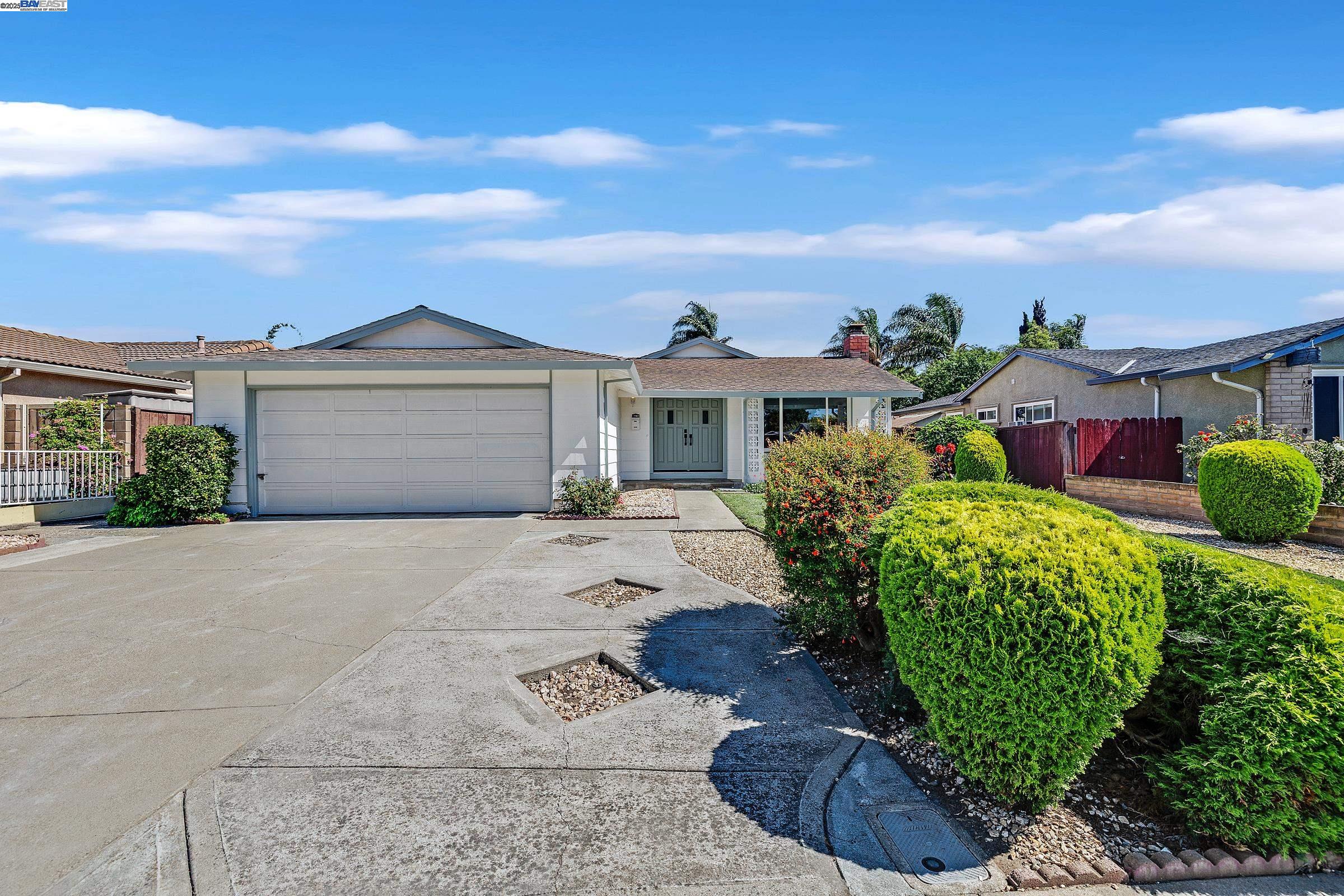 Detail Gallery Image 3 of 51 For 1942 Sherman Dr, Union City,  CA 94587 - 3 Beds | 2 Baths