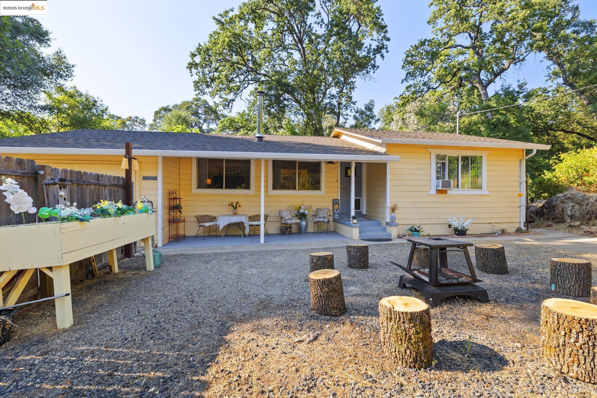 Detail Gallery Image 1 of 22 For 15518 Jenness Rd, Sonora,  CA 95370 - 2 Beds | 1 Baths