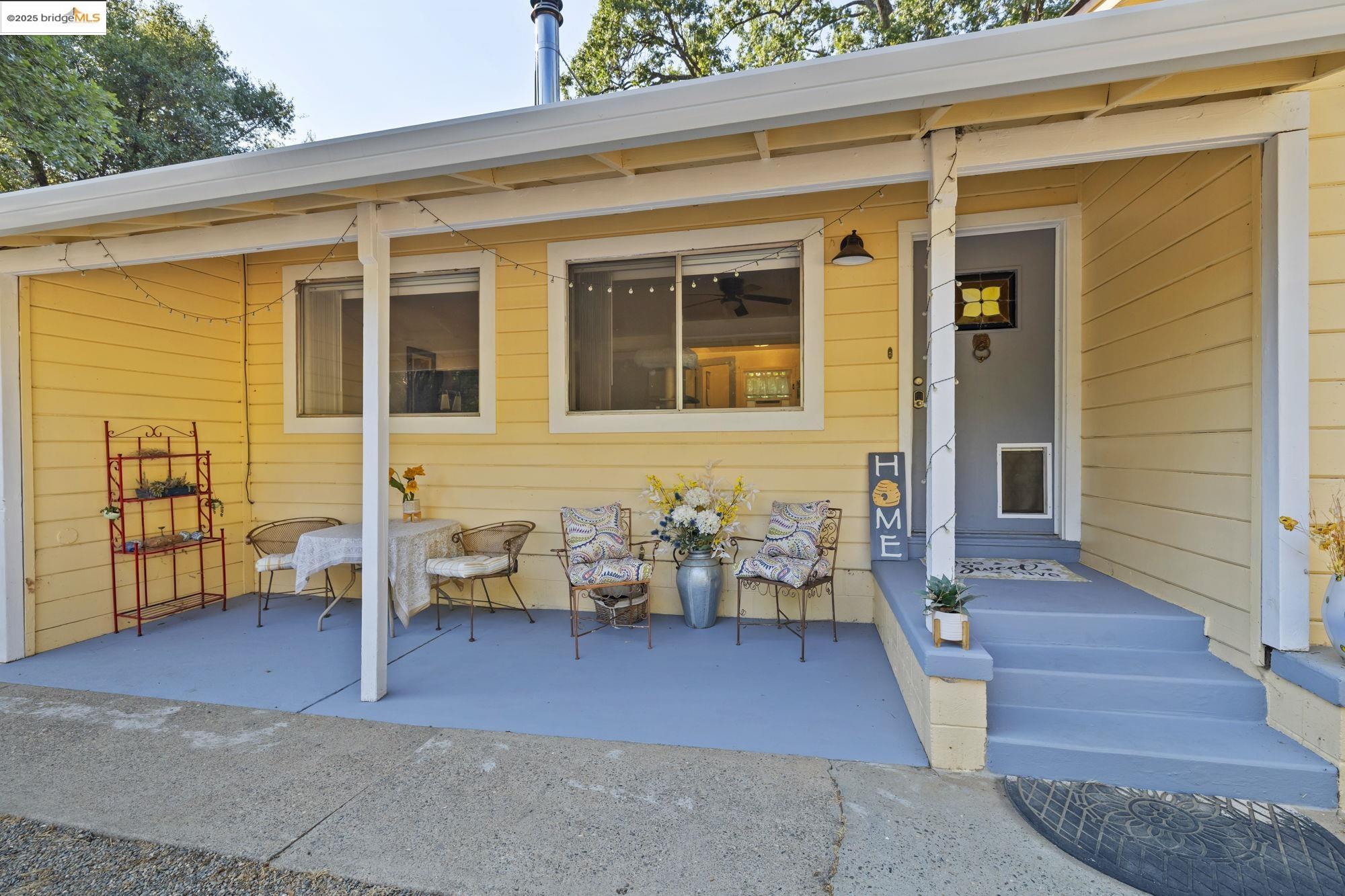Detail Gallery Image 2 of 22 For 15518 Jenness Rd, Sonora,  CA 95370 - 2 Beds | 1 Baths