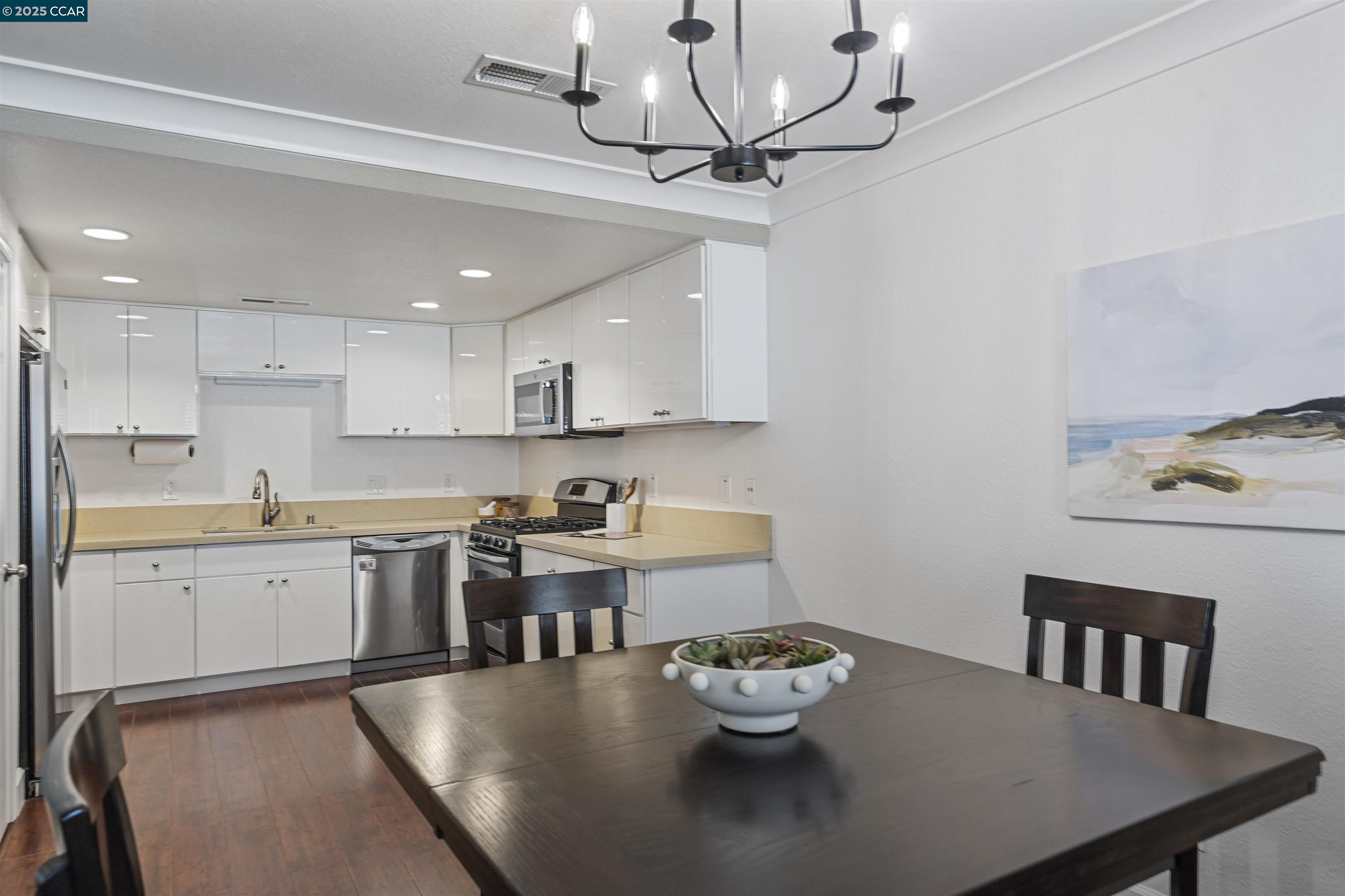 Photo #11: 41105159 Listing: Photo #11
