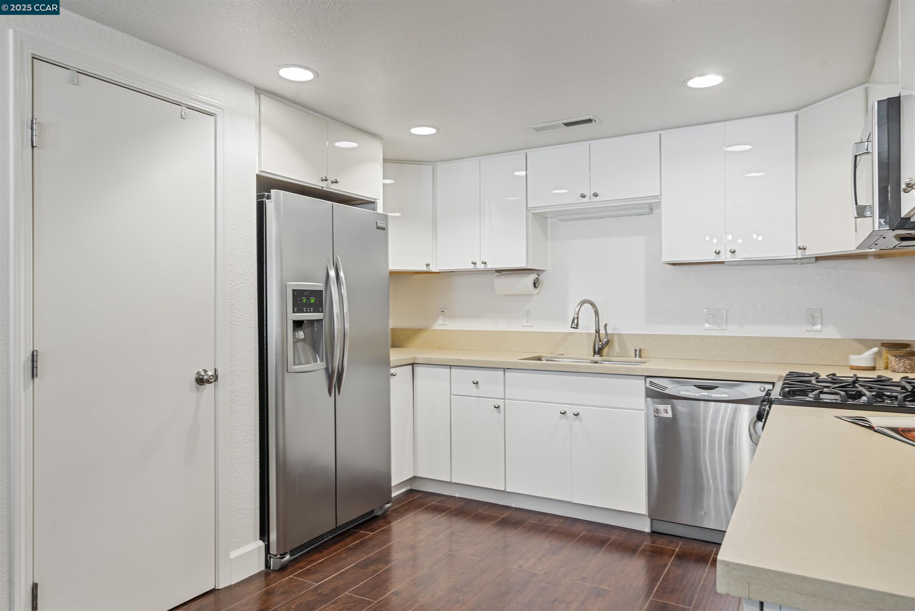 Photo #12: 41105159 Listing: Photo #12
