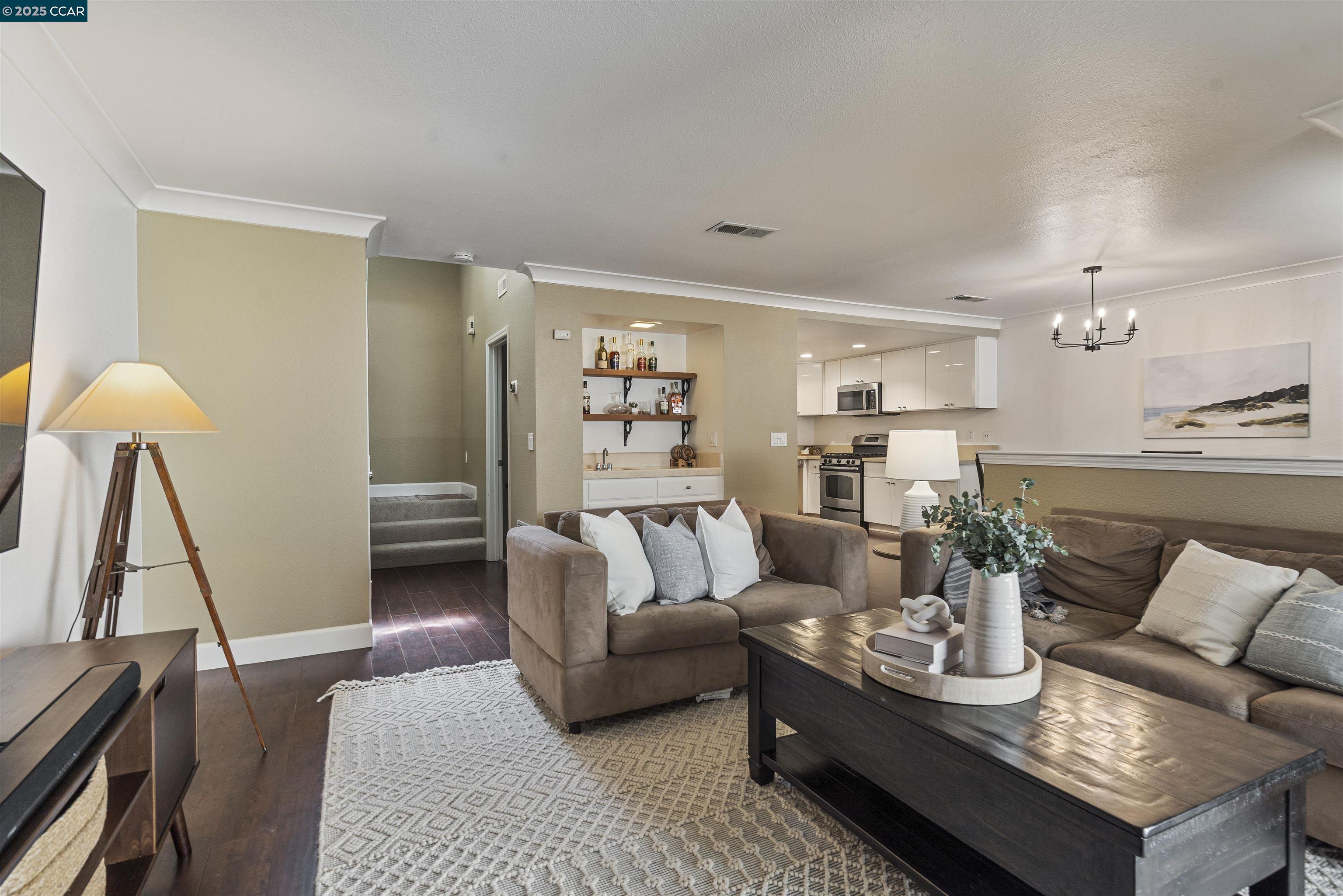 Photo #5: 41105159 Listing 
