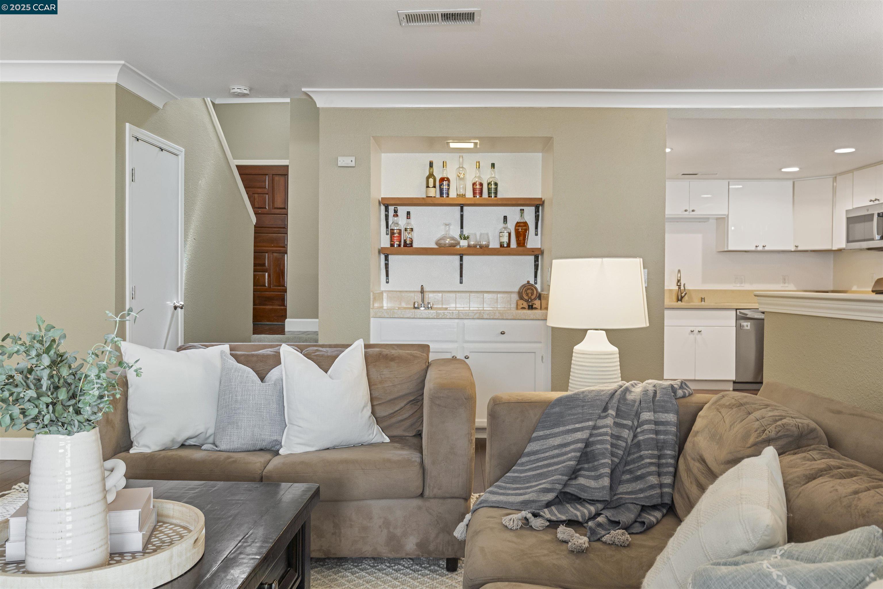 Photo #6: 41105159 Listing 