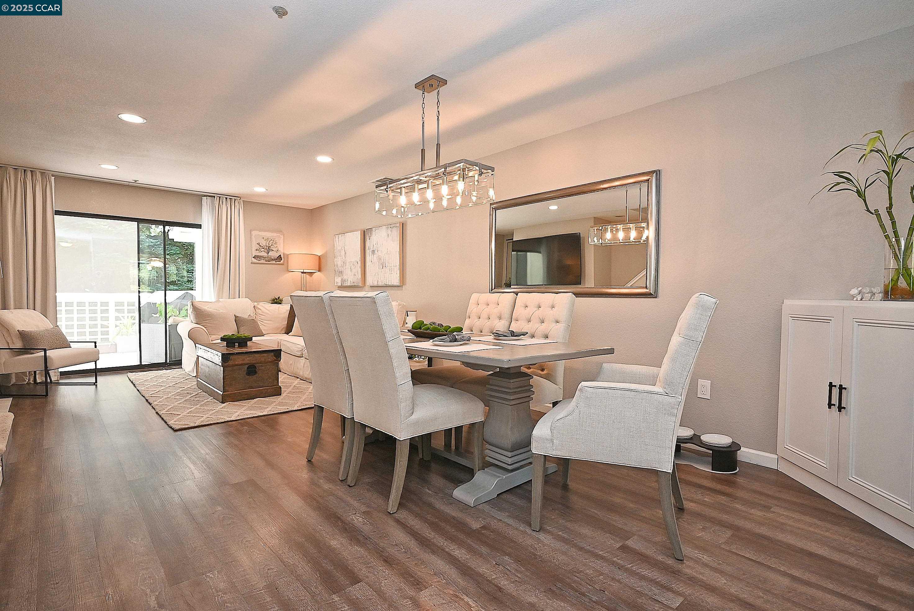 Detail Gallery Image 11 of 31 For 2574 Oak Road #202,  Walnut Creek,  CA 94597 - 2 Beds | 2/1 Baths
