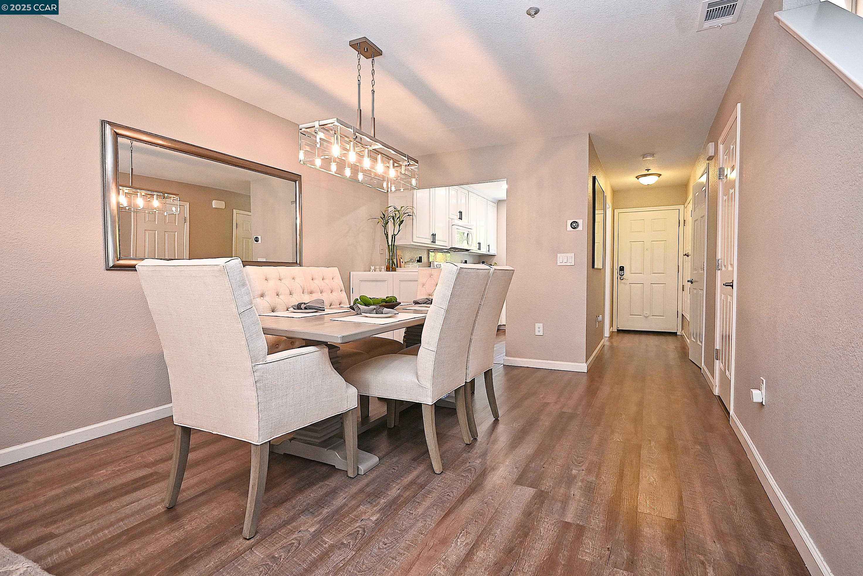Detail Gallery Image 12 of 31 For 2574 Oak Road #202,  Walnut Creek,  CA 94597 - 2 Beds | 2/1 Baths