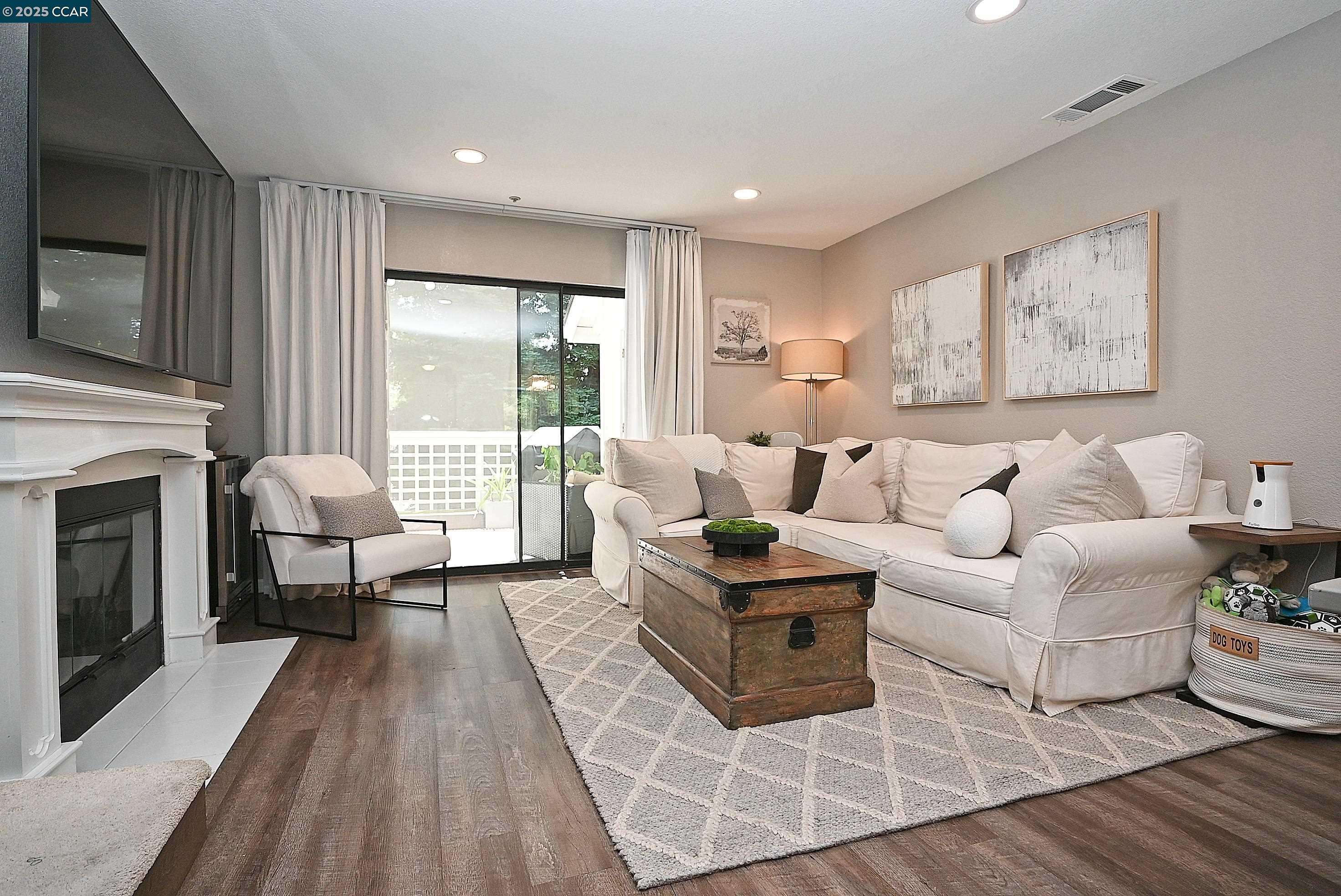 Detail Gallery Image 13 of 31 For 2574 Oak Road #202,  Walnut Creek,  CA 94597 - 2 Beds | 2/1 Baths