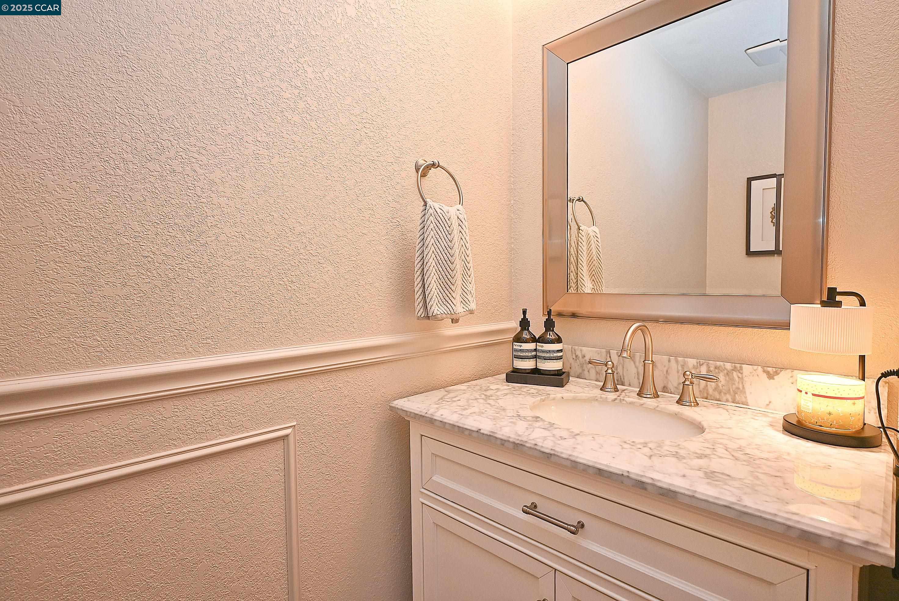 Detail Gallery Image 10 of 31 For 2574 Oak Road #202,  Walnut Creek,  CA 94597 - 2 Beds | 2/1 Baths