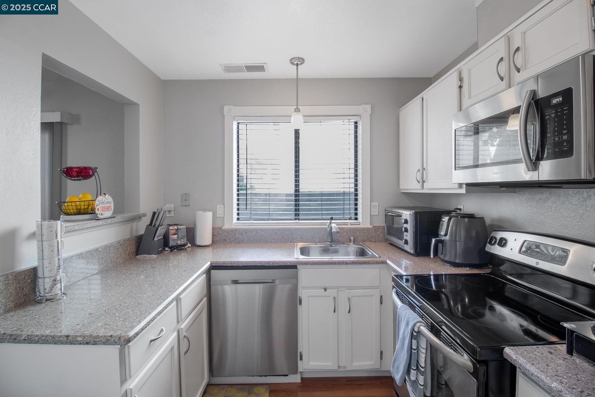 Detail Gallery Image 8 of 22 For 90 Elder Dr #C,  Pacheco,  CA 94553 - 2 Beds | 2 Baths