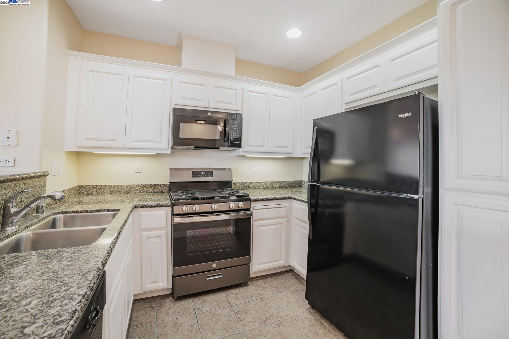 Detail Gallery Image 8 of 30 For 3290 Maguire Way #414,  Dublin,  CA 94568 - 2 Beds | 2/1 Baths