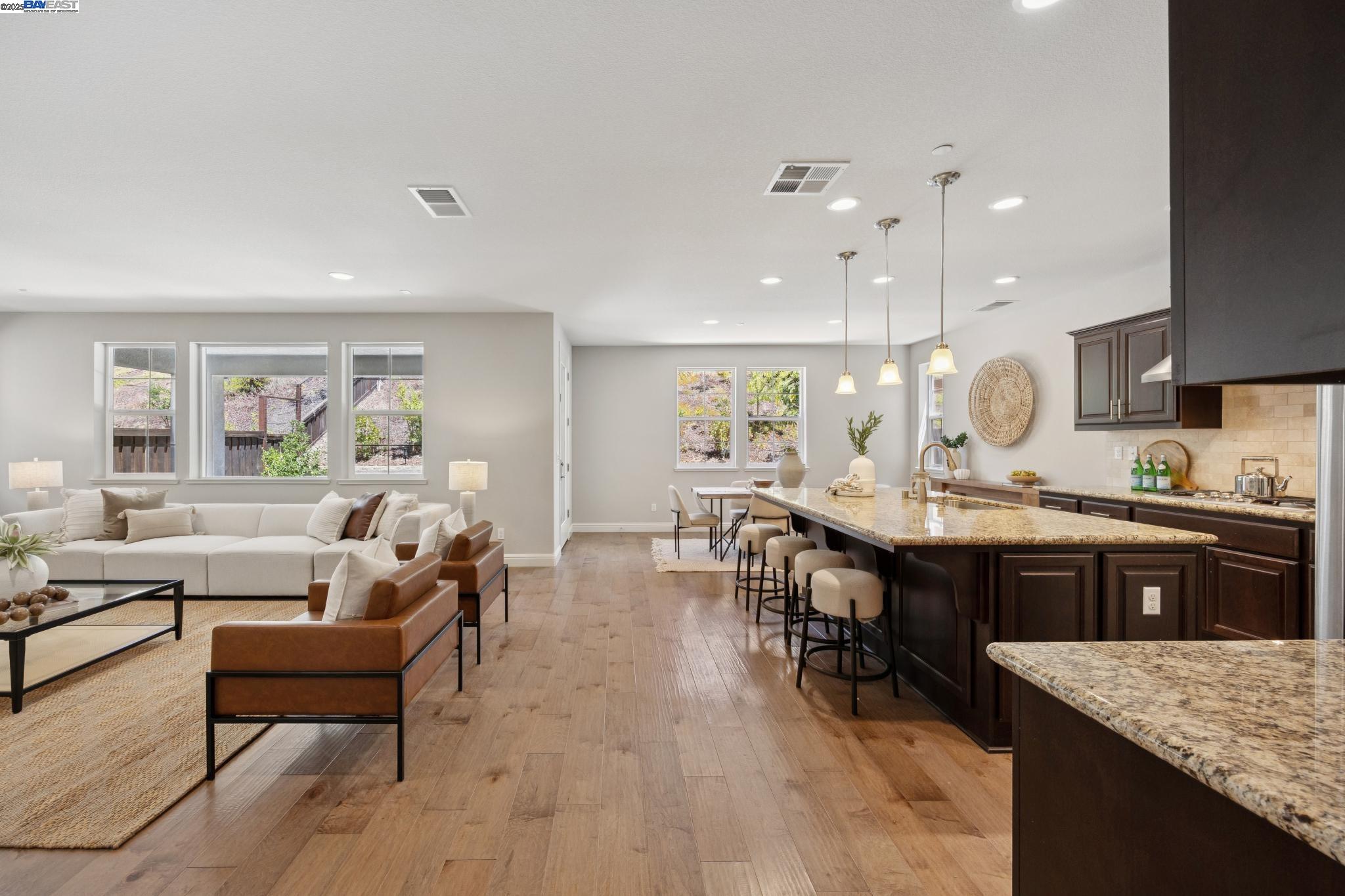 Detail Gallery Image 4 of 58 For 28792 Vista Grande Dr, Hayward,  CA 94544 - 4 Beds | 3 Baths