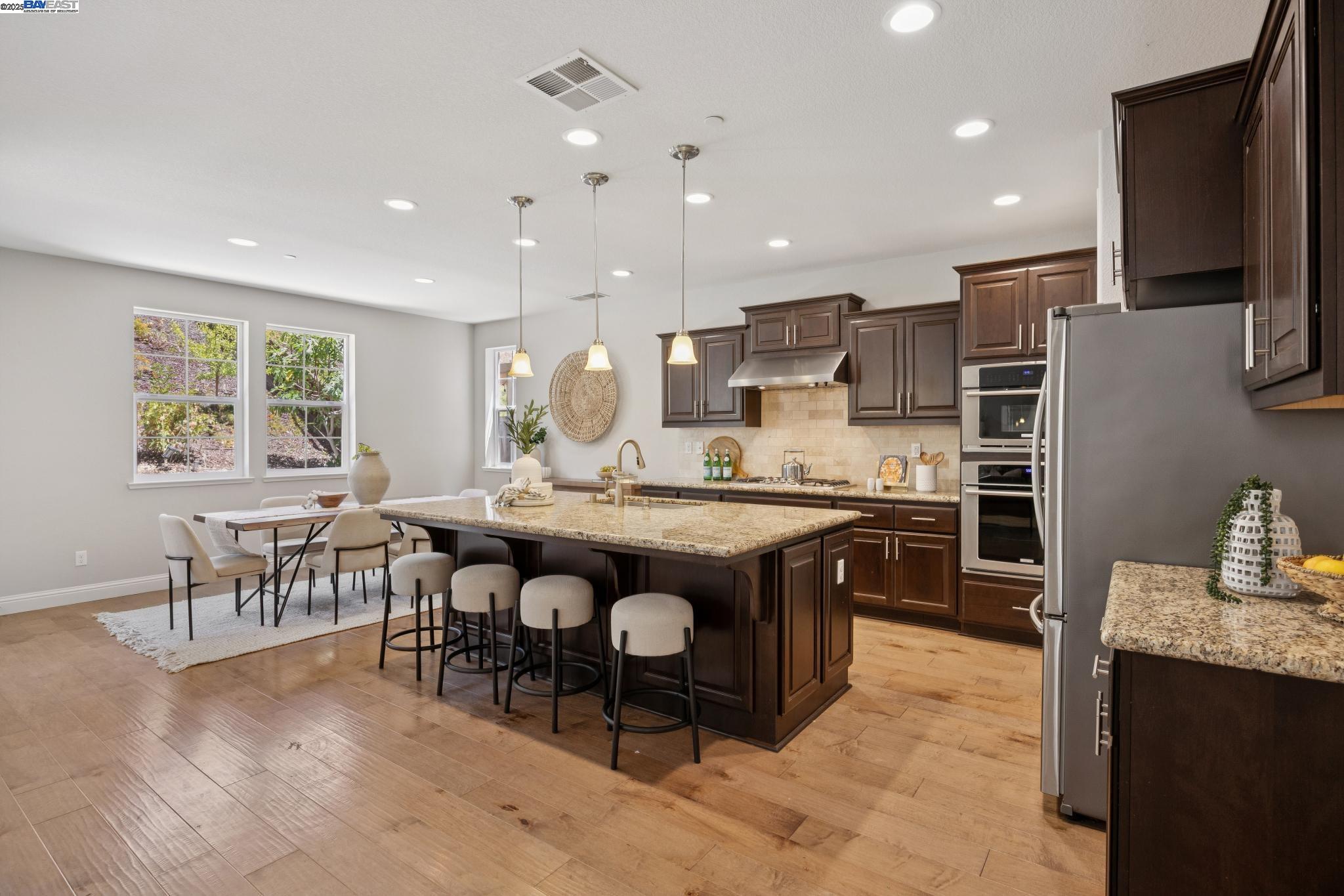 Detail Gallery Image 5 of 58 For 28792 Vista Grande Dr, Hayward,  CA 94544 - 4 Beds | 3 Baths