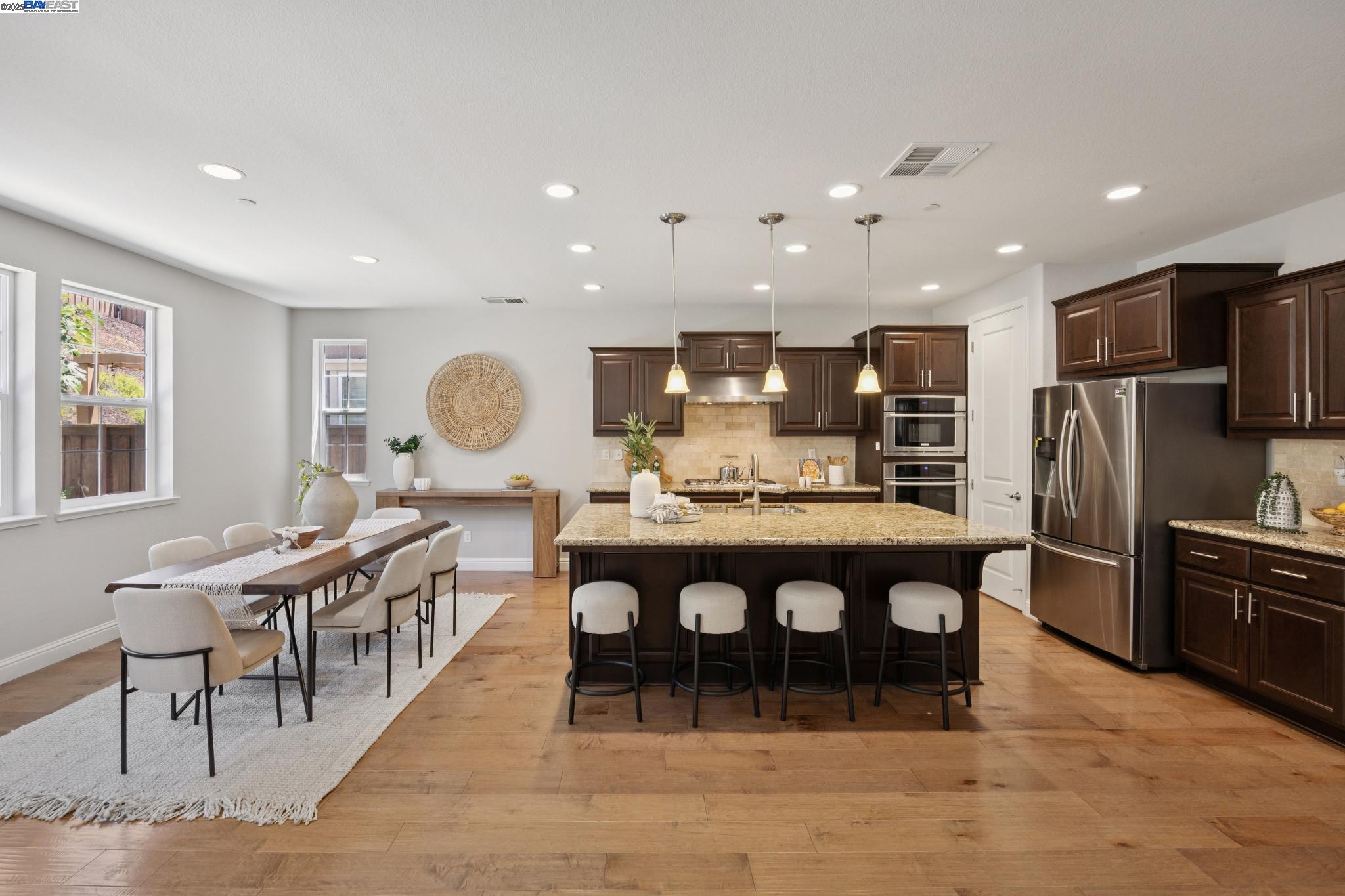 Detail Gallery Image 6 of 58 For 28792 Vista Grande Dr, Hayward,  CA 94544 - 4 Beds | 3 Baths