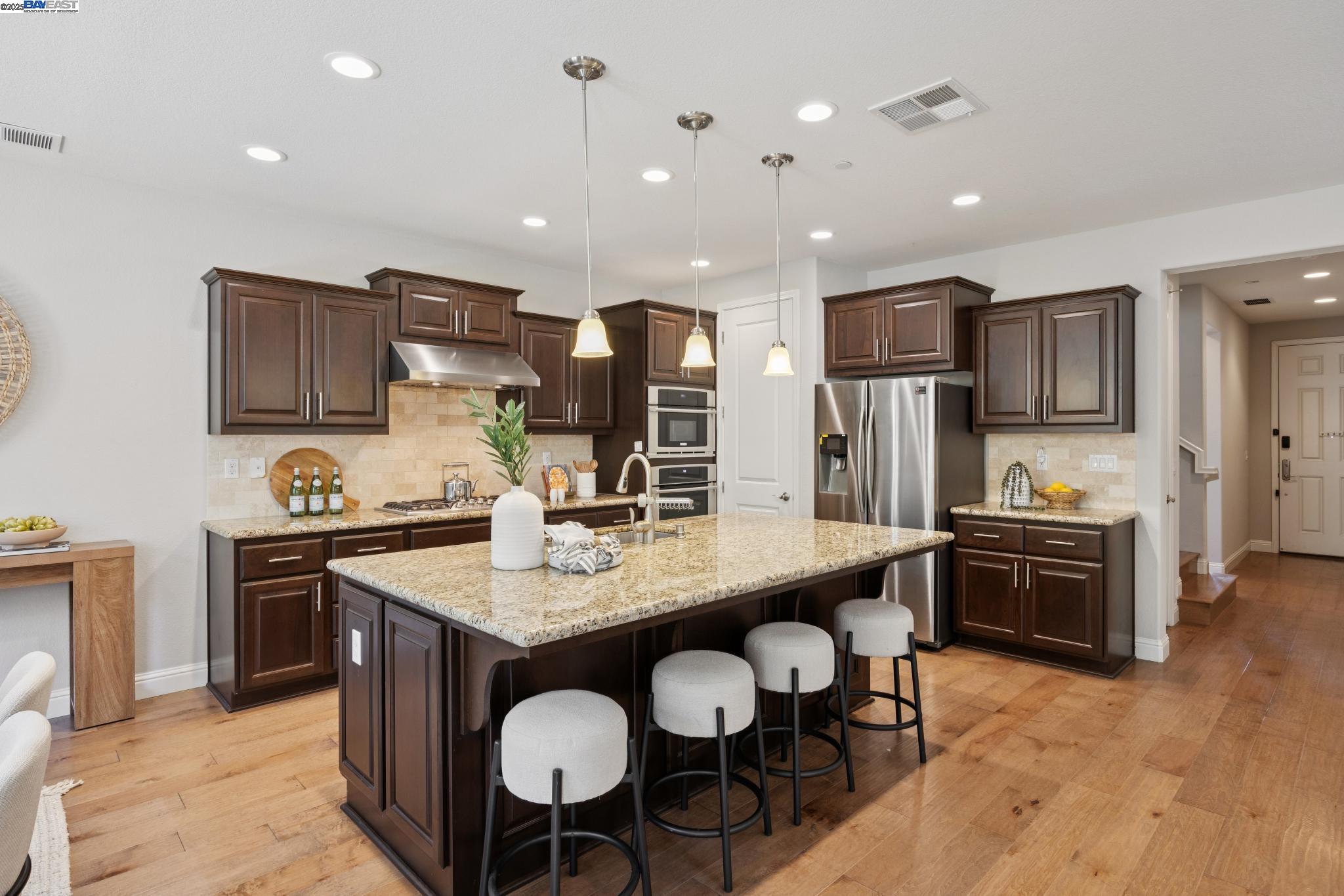 Detail Gallery Image 8 of 58 For 28792 Vista Grande Dr, Hayward,  CA 94544 - 4 Beds | 3 Baths