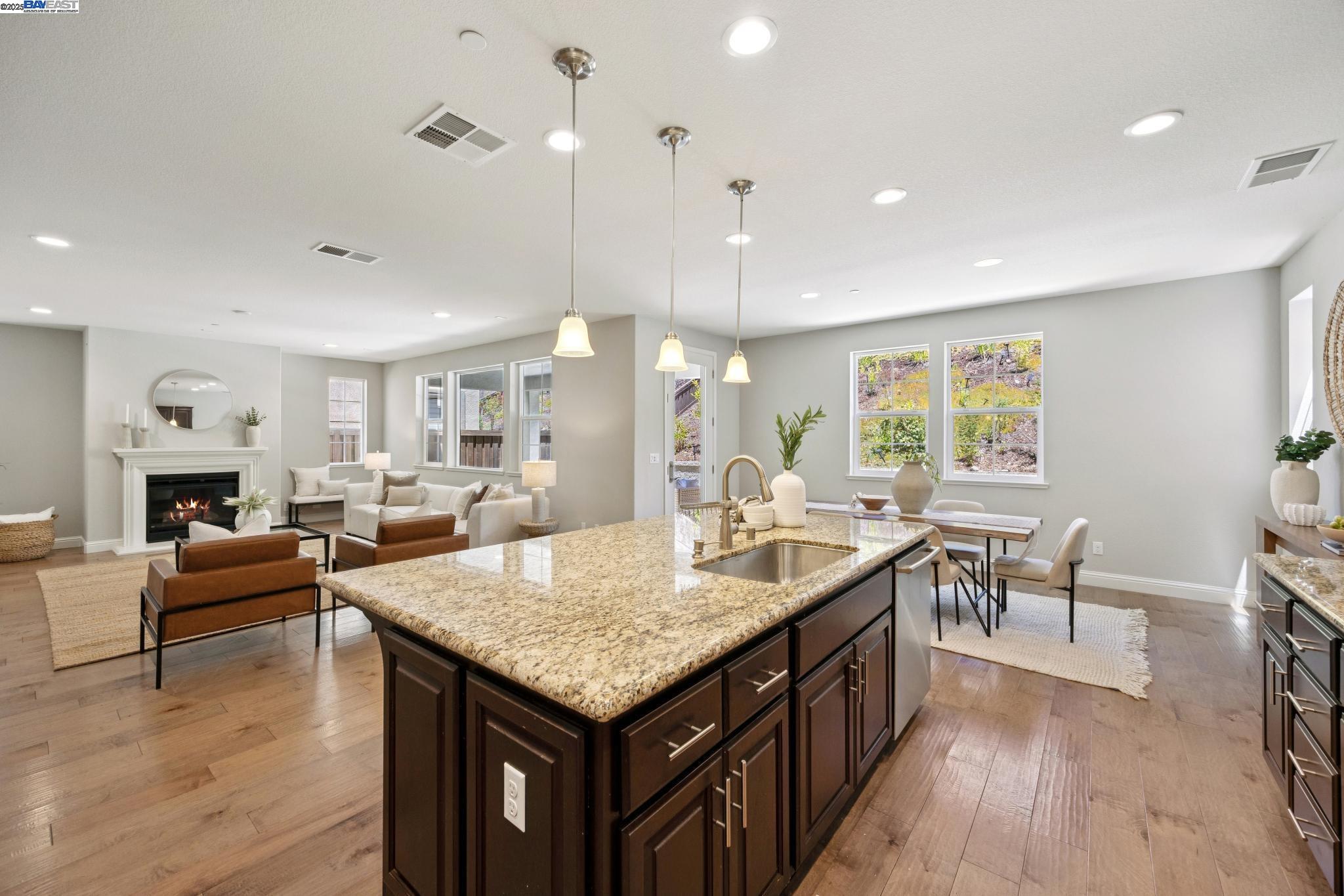 Detail Gallery Image 10 of 58 For 28792 Vista Grande Dr, Hayward,  CA 94544 - 4 Beds | 3 Baths