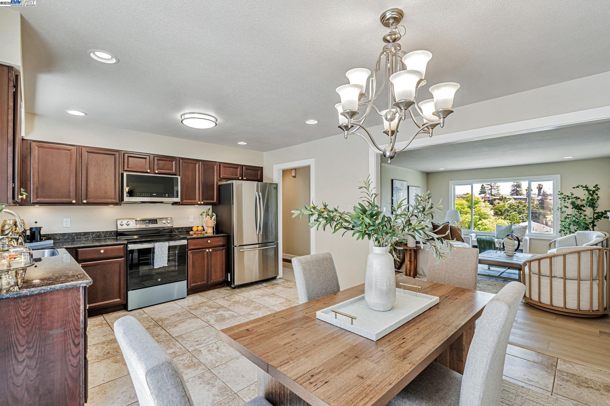 Detail Gallery Image 18 of 51 For 19477 Yuma Street, Castro Valley,  CA 94546-3238 - 3 Beds | 2 Baths