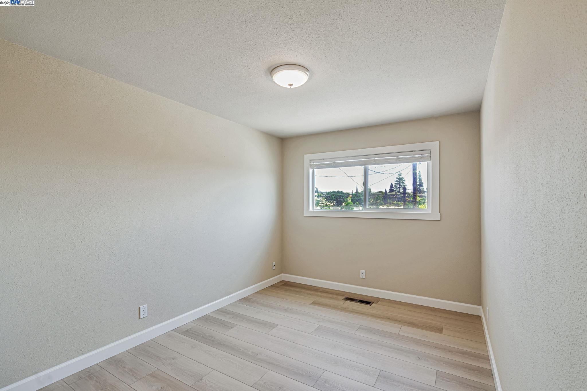 Detail Gallery Image 23 of 51 For 19477 Yuma Street, Castro Valley,  CA 94546-3238 - 3 Beds | 2 Baths