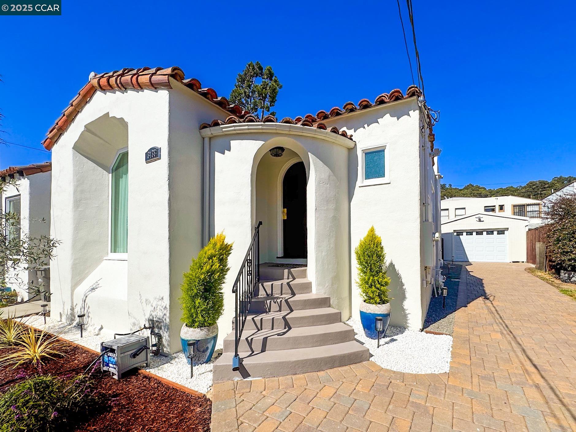 Detail Gallery Image 3 of 51 For 3438 Guido St, Oakland,  CA 94602 - 2 Beds | 1 Baths