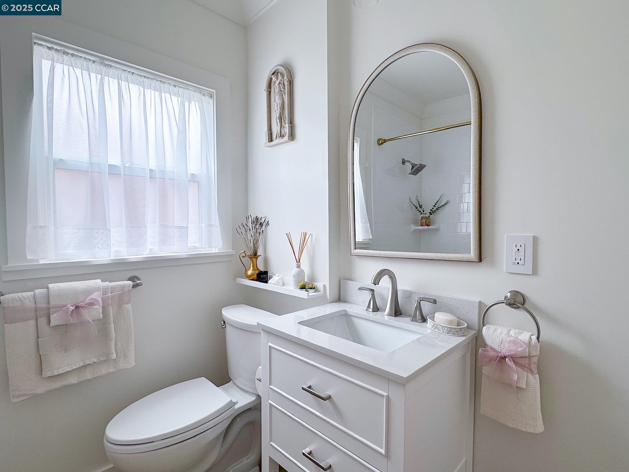 Detail Gallery Image 30 of 51 For 3438 Guido St, Oakland,  CA 94602 - 2 Beds | 1 Baths