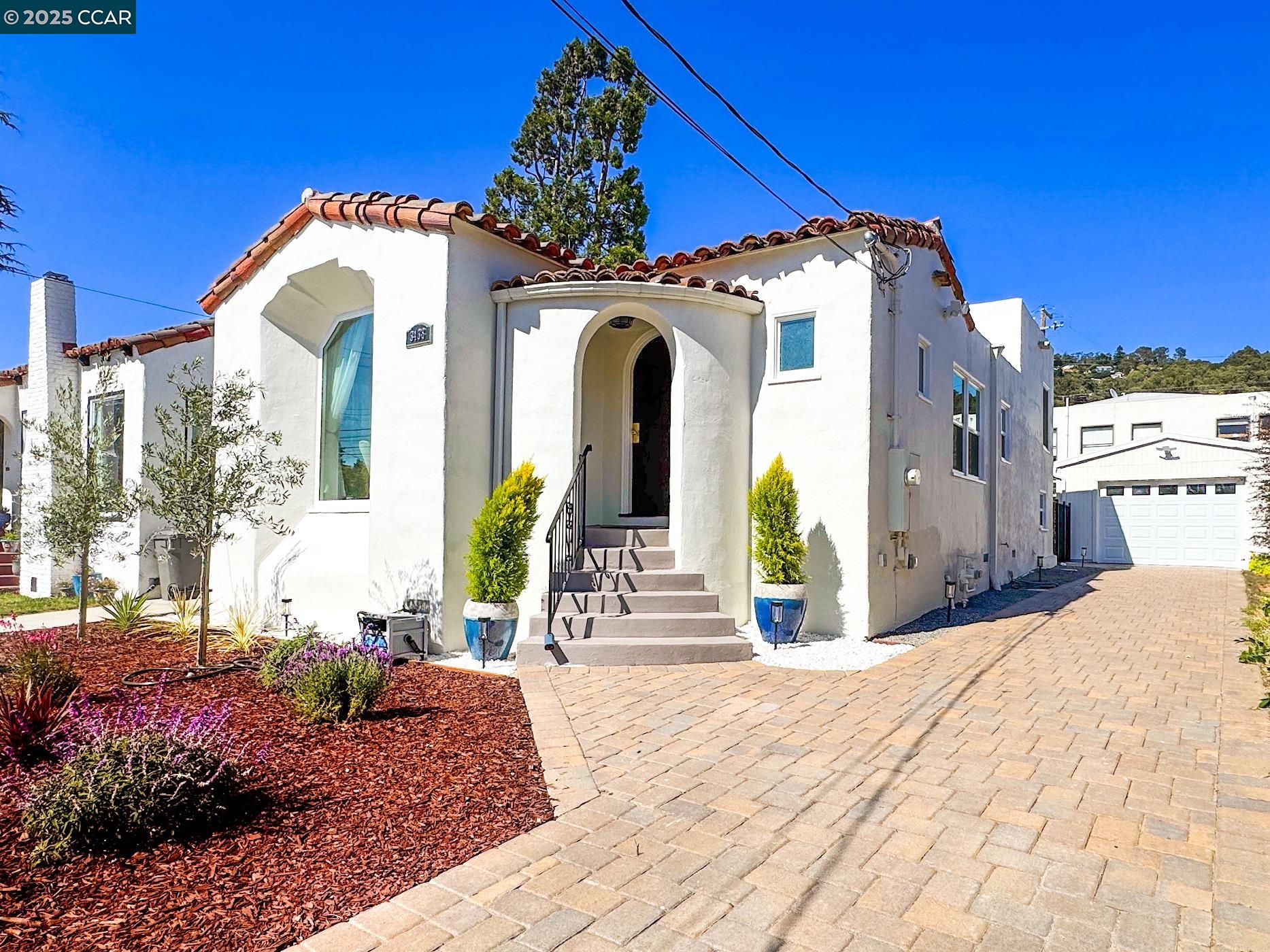 Detail Gallery Image 4 of 51 For 3438 Guido St, Oakland,  CA 94602 - 2 Beds | 1 Baths