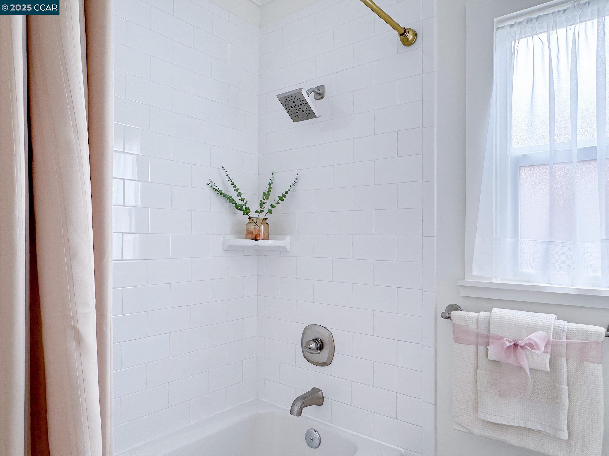 Detail Gallery Image 31 of 51 For 3438 Guido St, Oakland,  CA 94602 - 2 Beds | 1 Baths