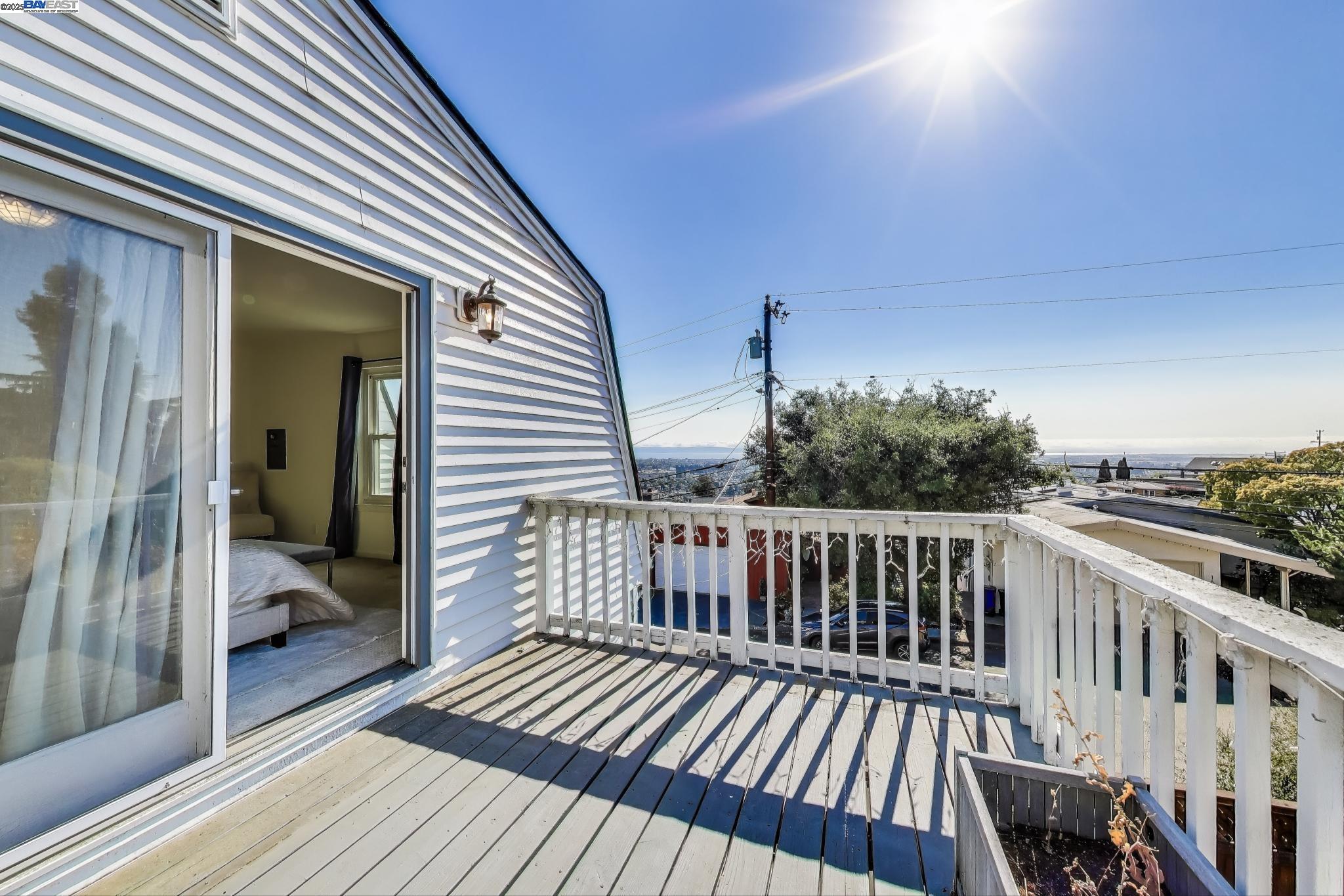 Detail Gallery Image 13 of 44 For 16660 Winding Blvd, San Leandro,  CA 94578 - 4 Beds | 3 Baths