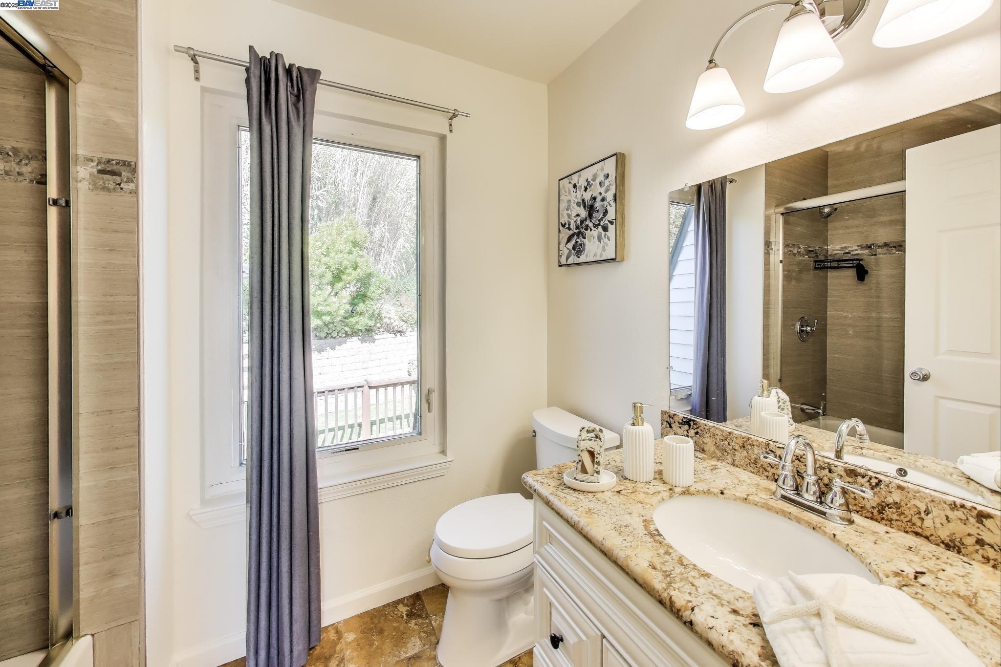 Detail Gallery Image 19 of 44 For 16660 Winding Blvd, San Leandro,  CA 94578 - 4 Beds | 3 Baths