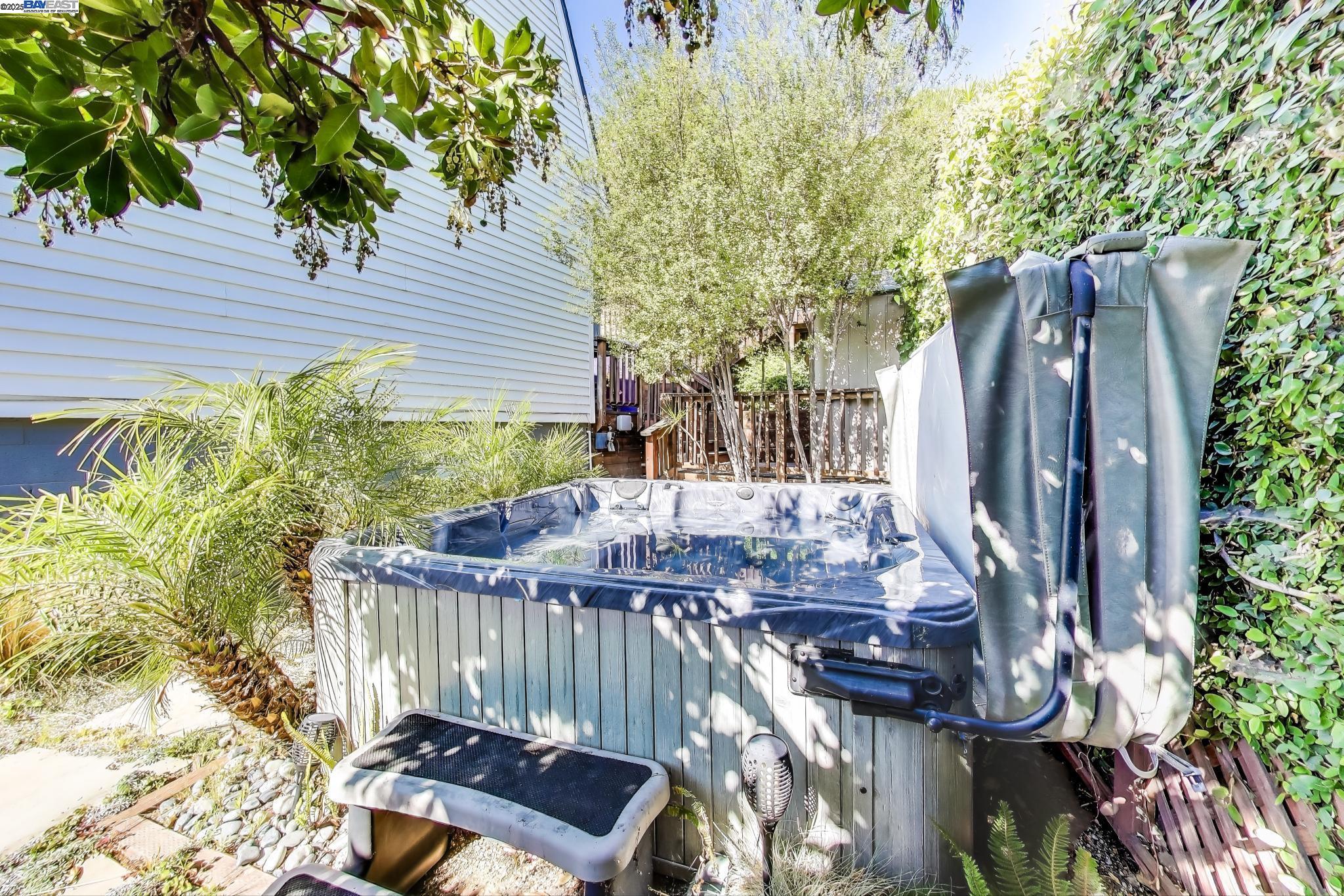 Detail Gallery Image 29 of 44 For 16660 Winding Blvd, San Leandro,  CA 94578 - 4 Beds | 3 Baths