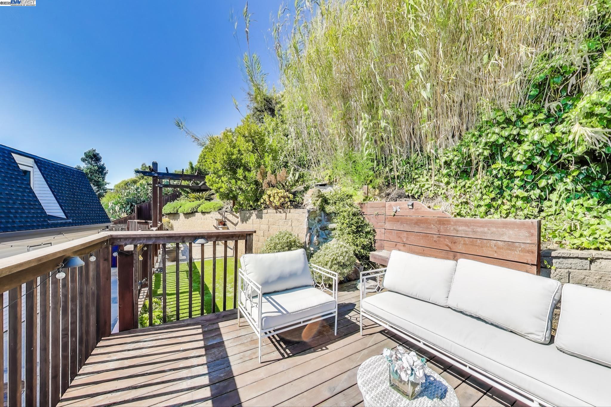 Detail Gallery Image 31 of 44 For 16660 Winding Blvd, San Leandro,  CA 94578 - 4 Beds | 3 Baths