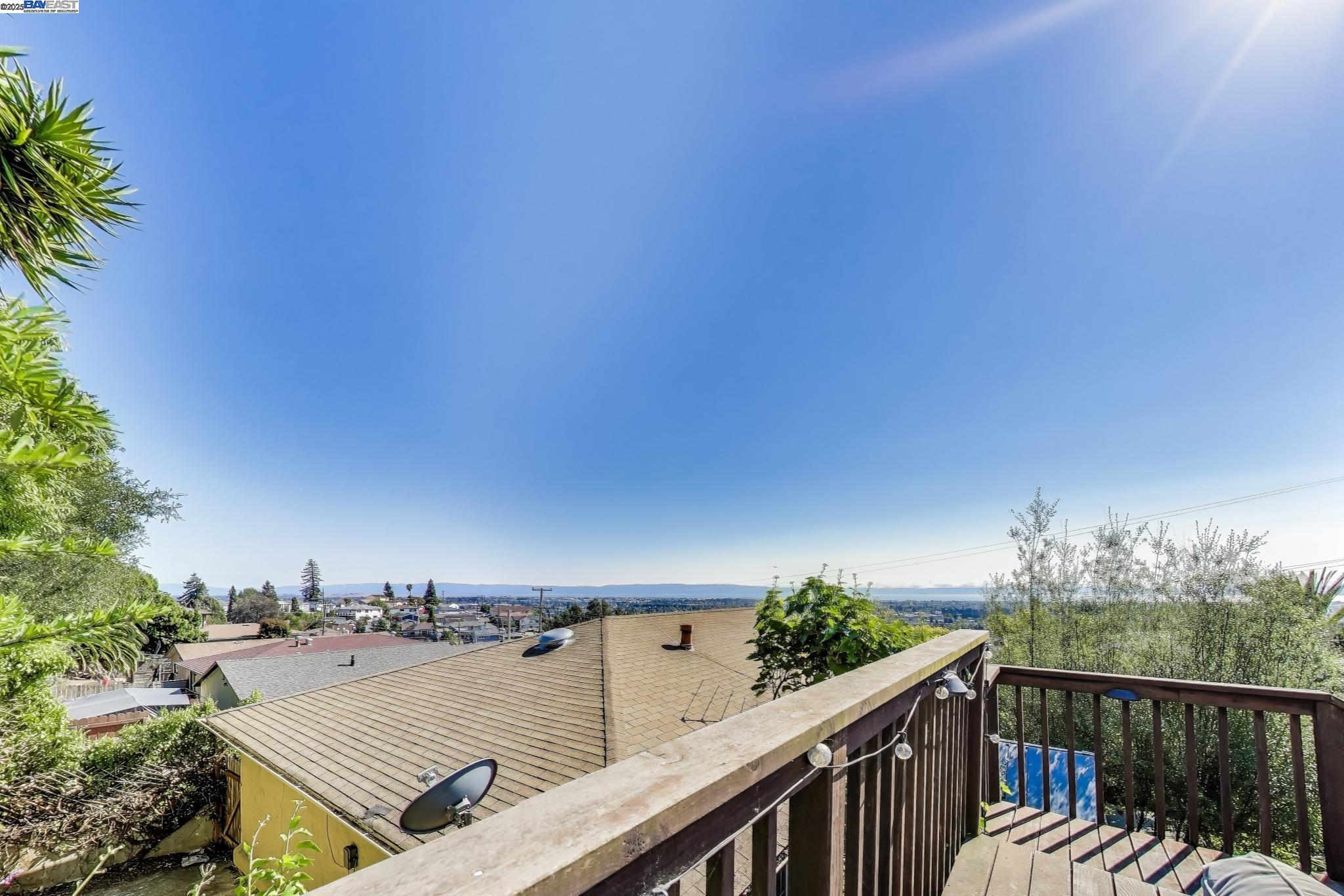 Detail Gallery Image 36 of 44 For 16660 Winding Blvd, San Leandro,  CA 94578 - 4 Beds | 3 Baths