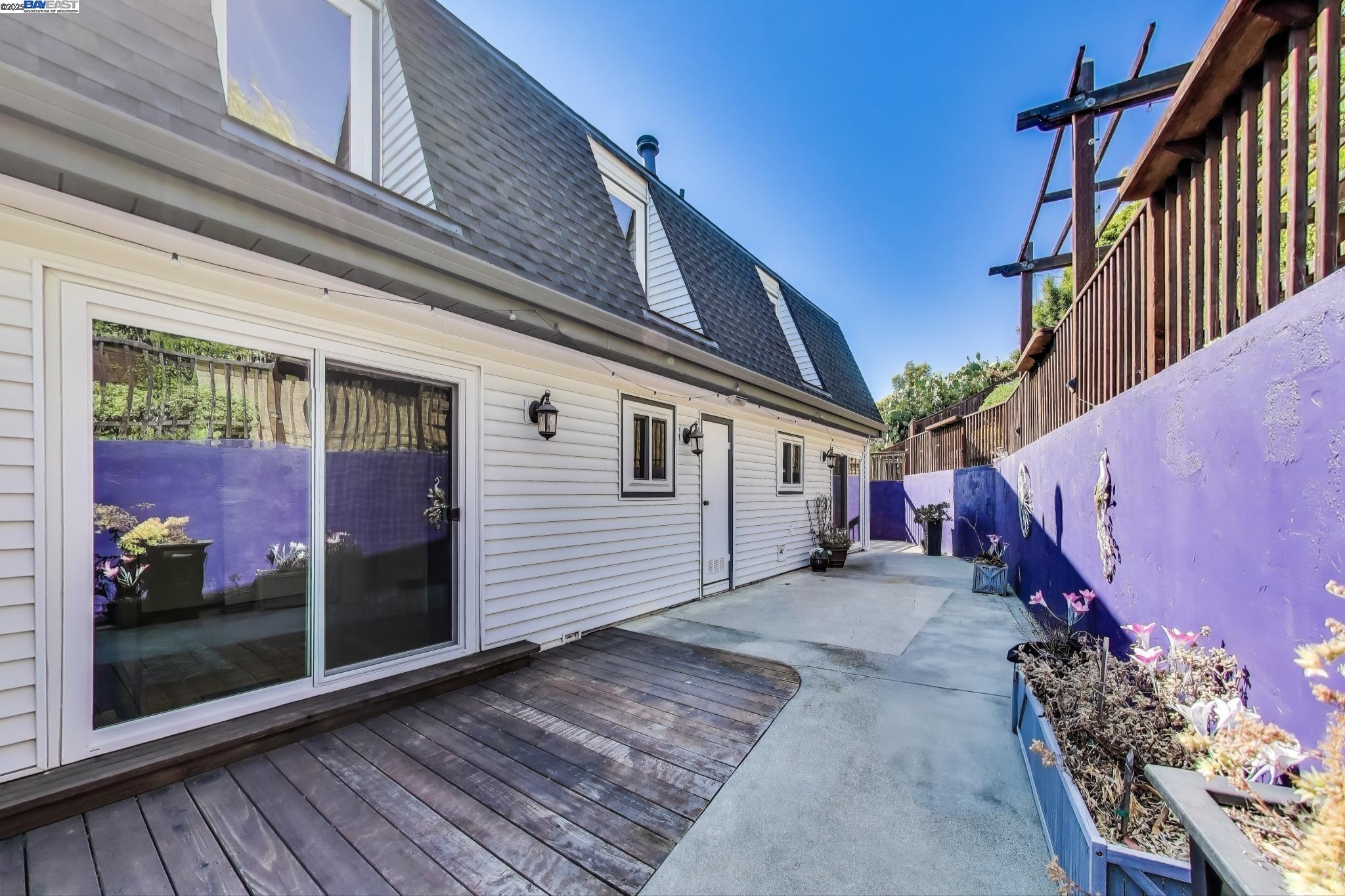 Detail Gallery Image 38 of 44 For 16660 Winding Blvd, San Leandro,  CA 94578 - 4 Beds | 3 Baths