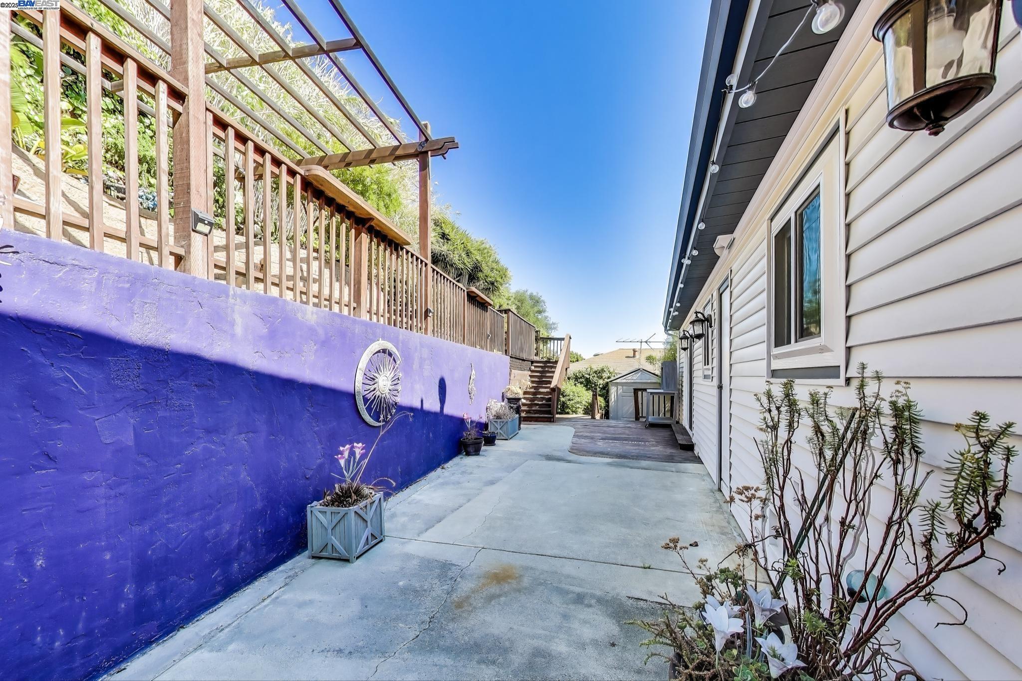 Detail Gallery Image 39 of 44 For 16660 Winding Blvd, San Leandro,  CA 94578 - 4 Beds | 3 Baths