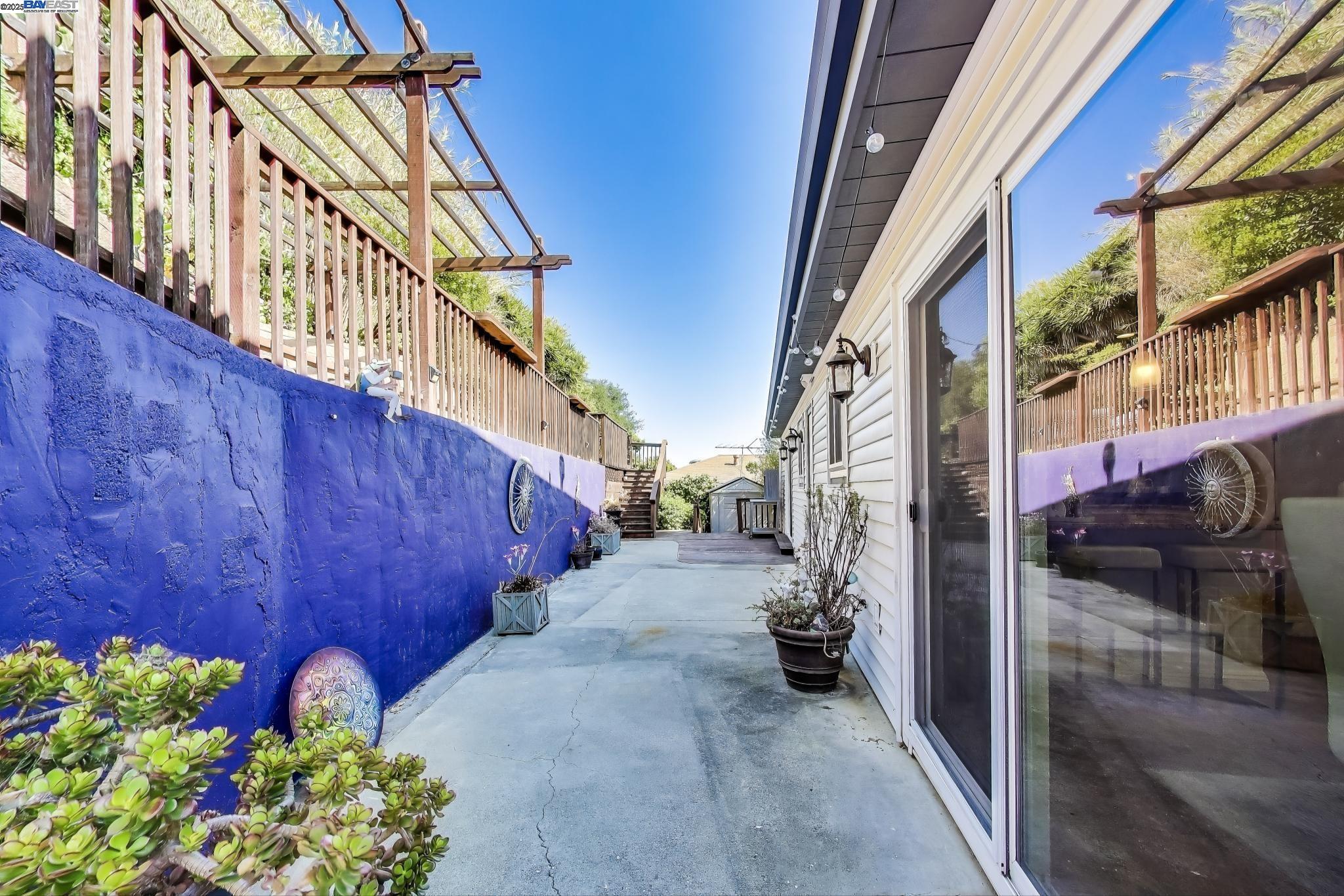 Detail Gallery Image 40 of 44 For 16660 Winding Blvd, San Leandro,  CA 94578 - 4 Beds | 3 Baths