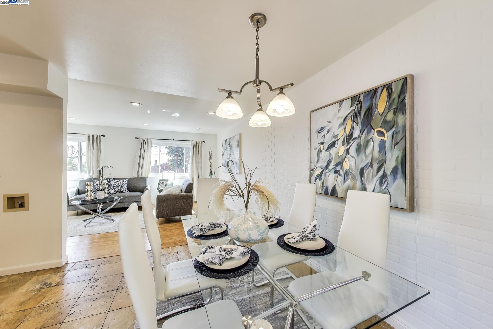 Detail Gallery Image 6 of 44 For 16660 Winding Blvd, San Leandro,  CA 94578 - 4 Beds | 3 Baths
