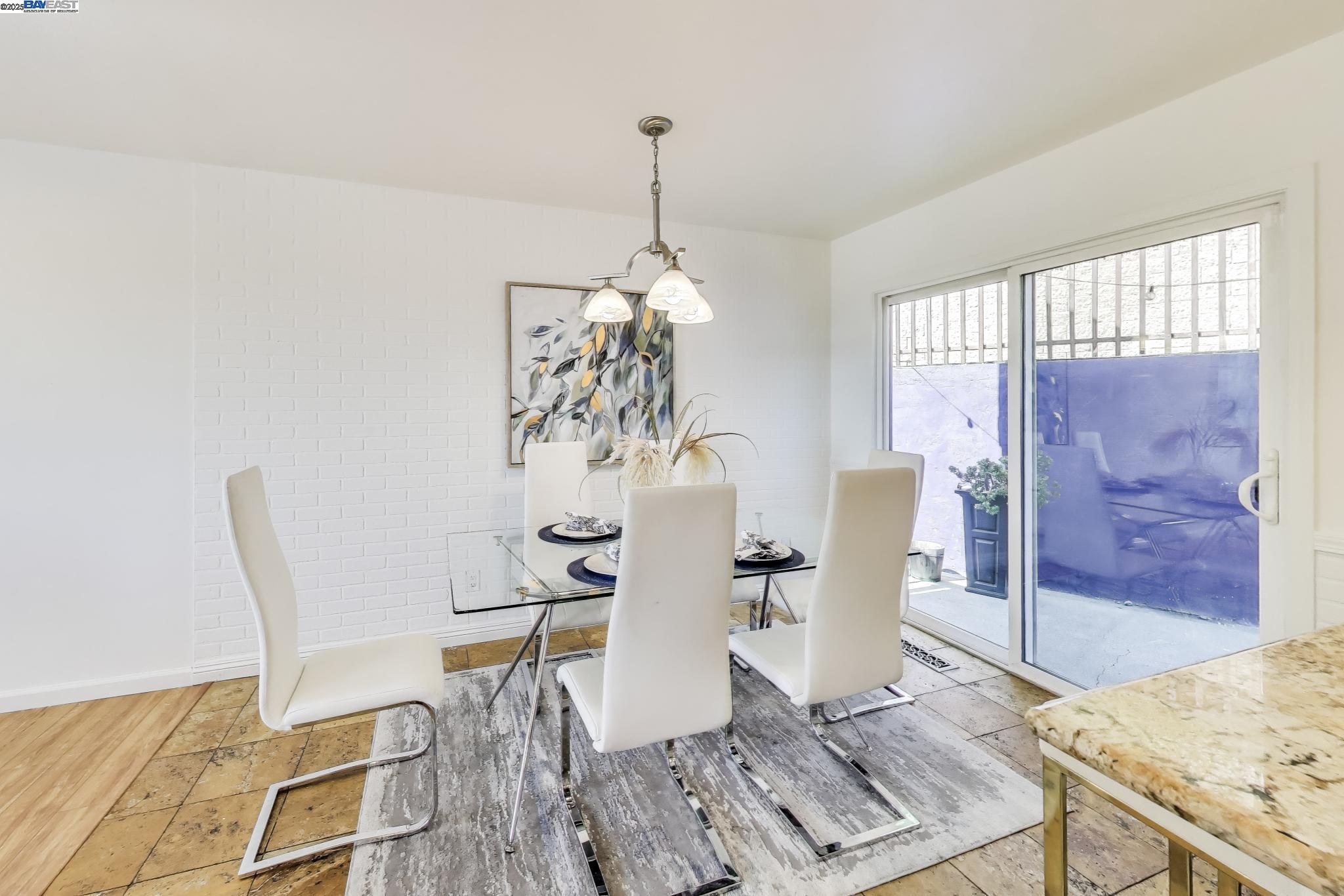 Detail Gallery Image 7 of 44 For 16660 Winding Blvd, San Leandro,  CA 94578 - 4 Beds | 3 Baths
