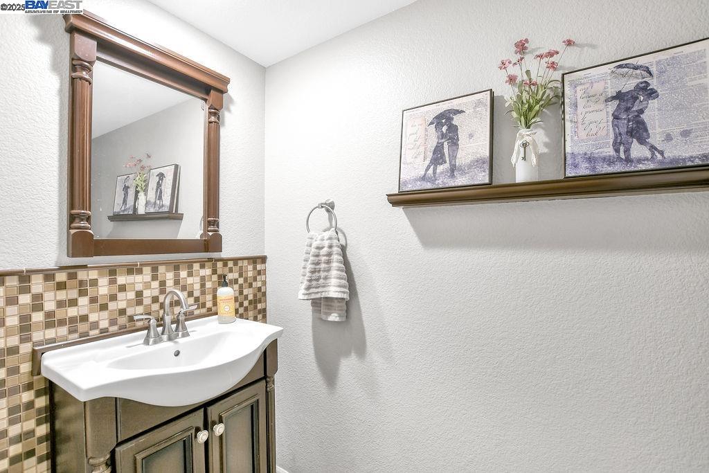 Detail Gallery Image 16 of 46 For 675 Merritt Ct, Discovery Bay,  CA 94505 - 4 Beds | 2/1 Baths