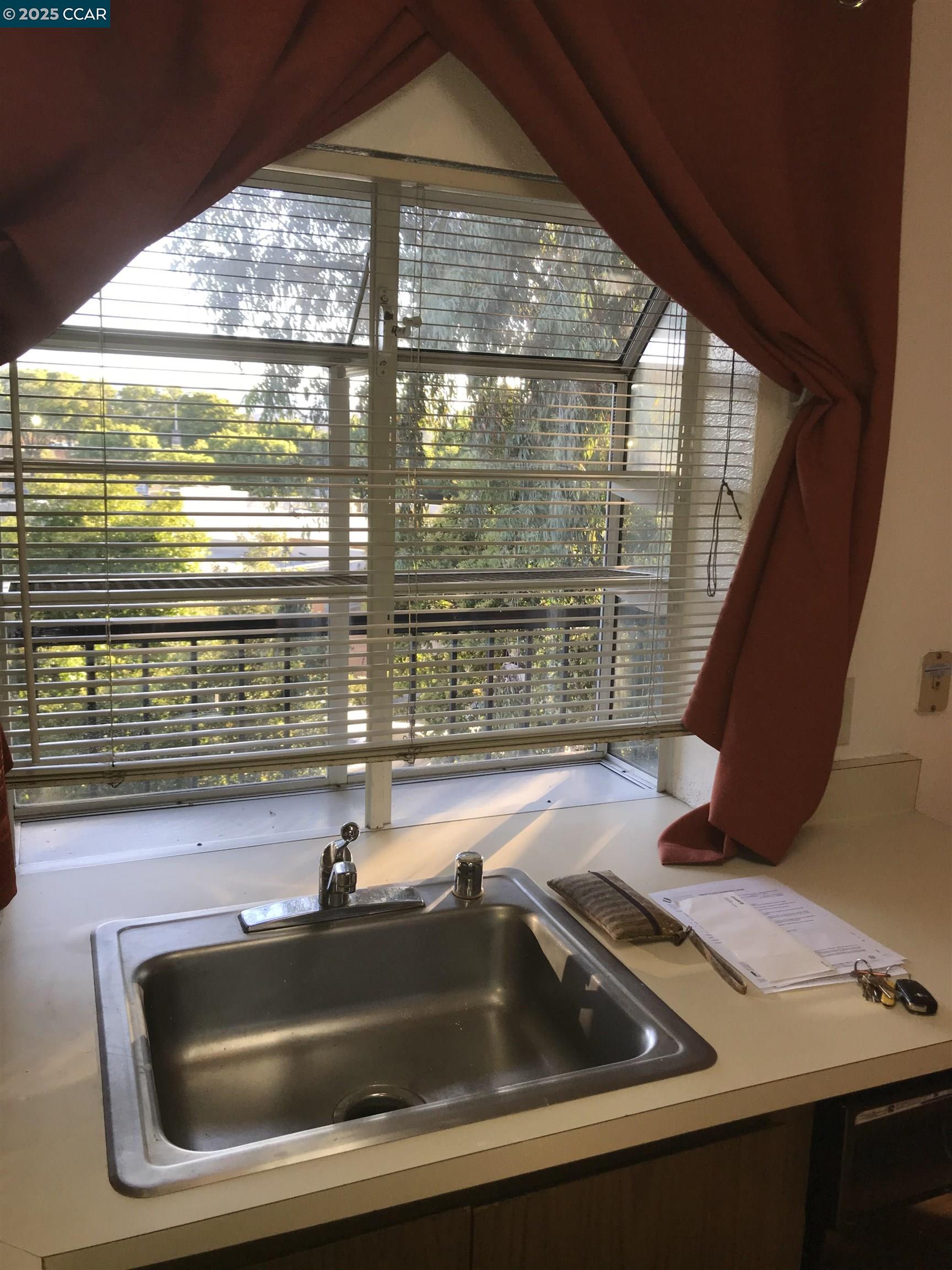 Detail Gallery Image 10 of 21 For 1971 Bonifacio St #6,  Concord,  CA 94520 - 1 Beds | 1 Baths