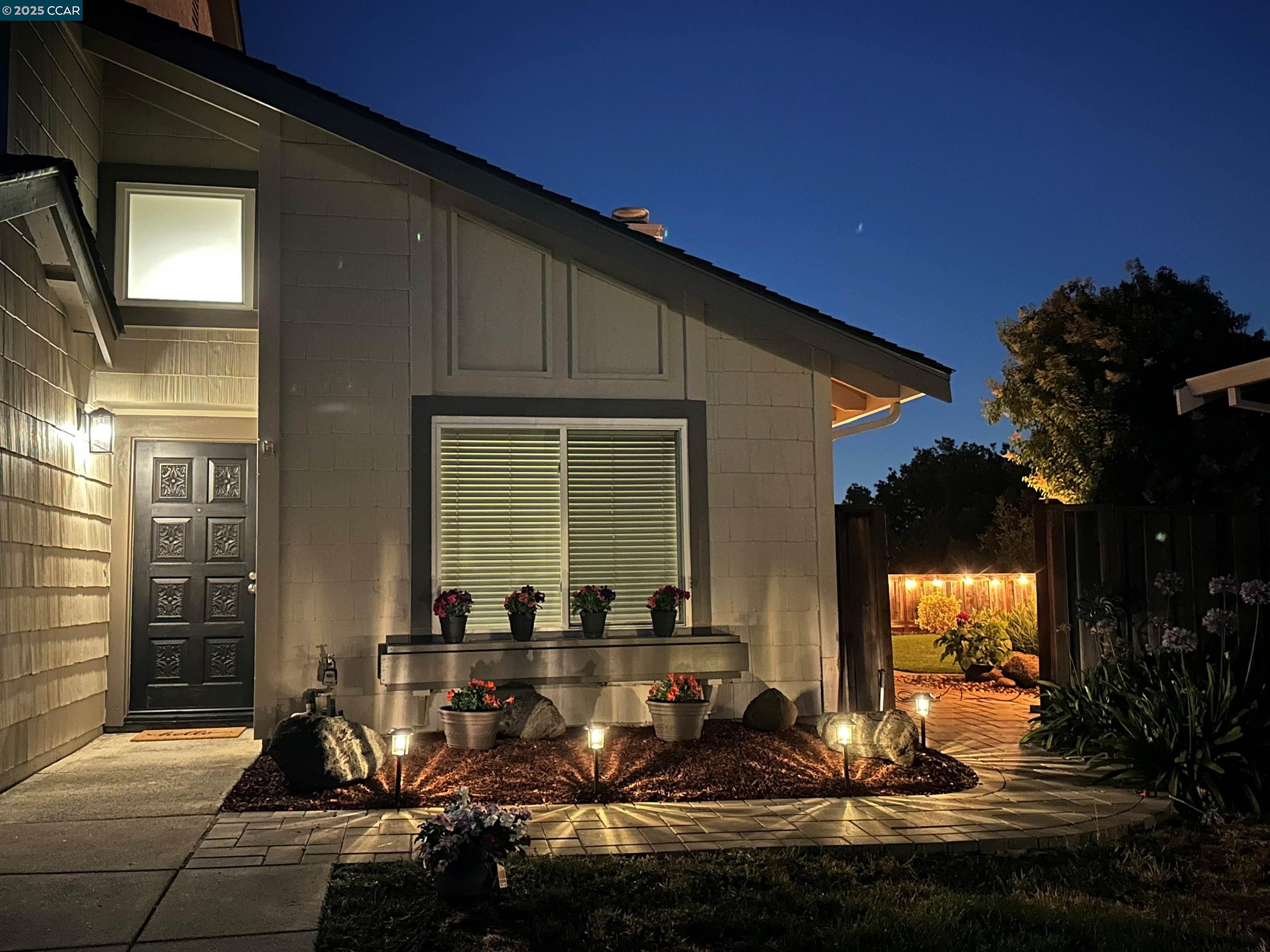 Detail Gallery Image 1 of 1 For 2132 Rock Pass Pl, Martinez,  CA 94553 - 3 Beds | 2/1 Baths
