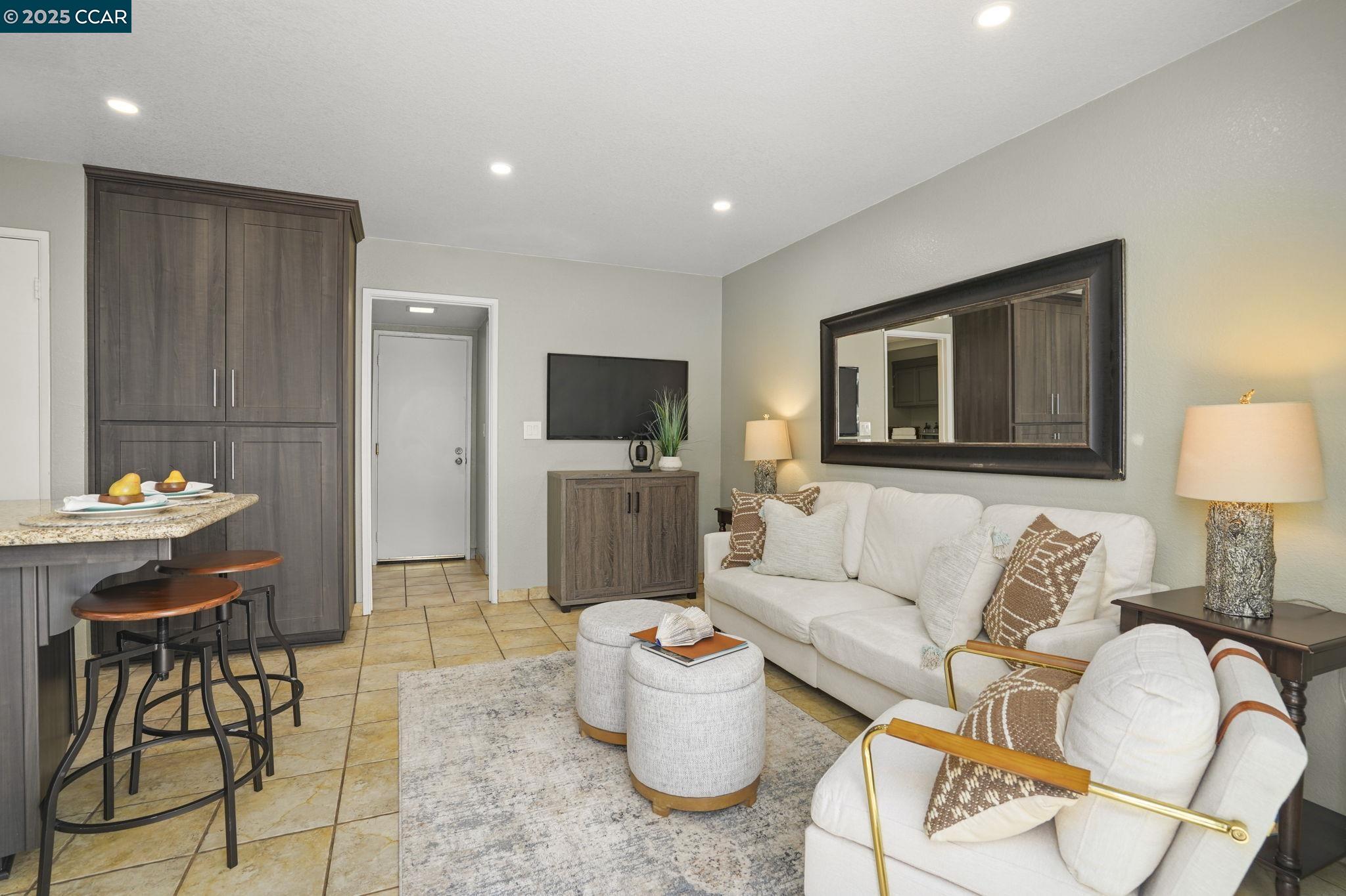 Detail Gallery Image 14 of 31 For 2132 Rock Pass Pl, Martinez,  CA 94553 - 3 Beds | 2/1 Baths