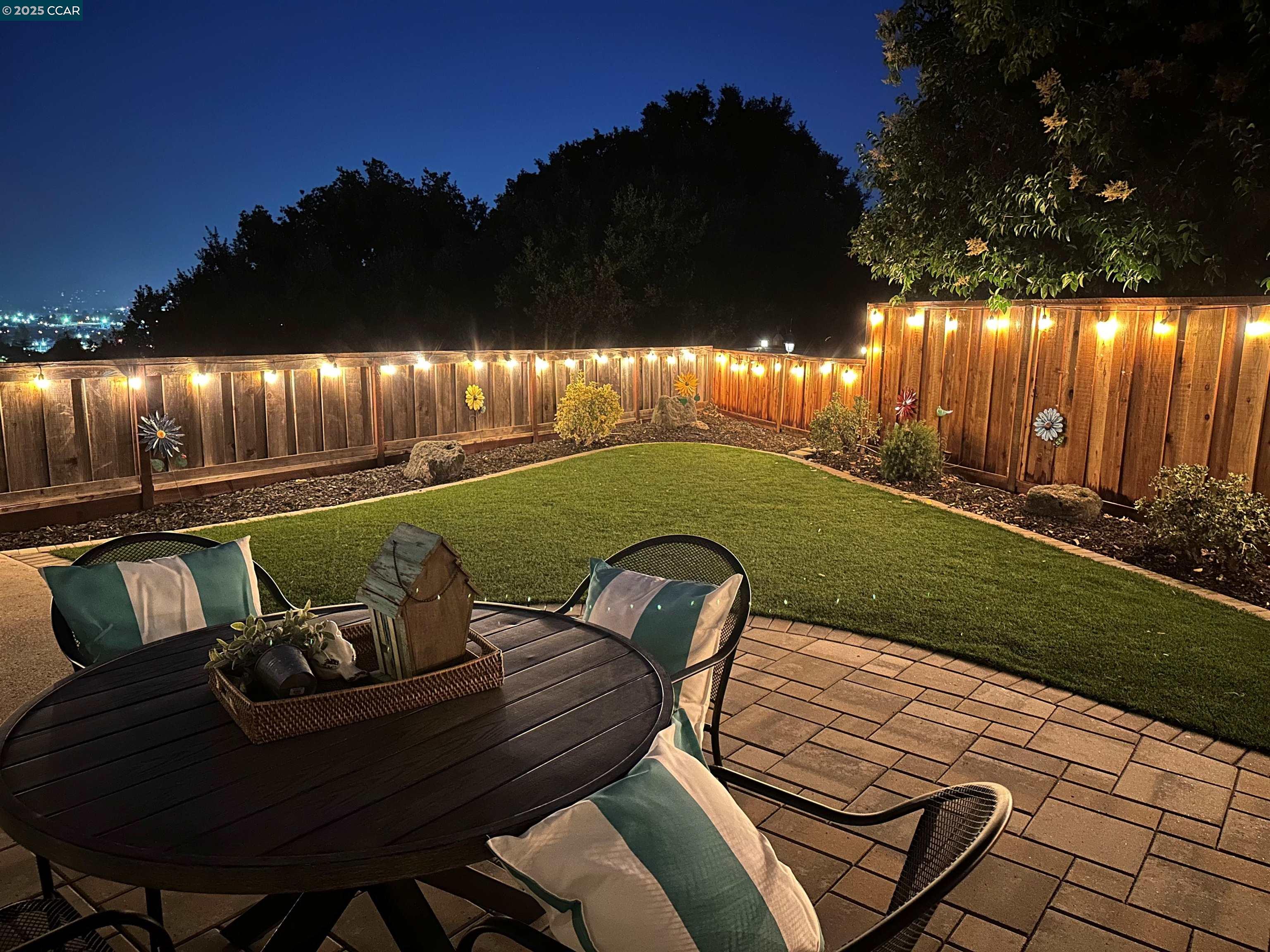Detail Gallery Image 3 of 31 For 2132 Rock Pass Pl, Martinez,  CA 94553 - 3 Beds | 2/1 Baths