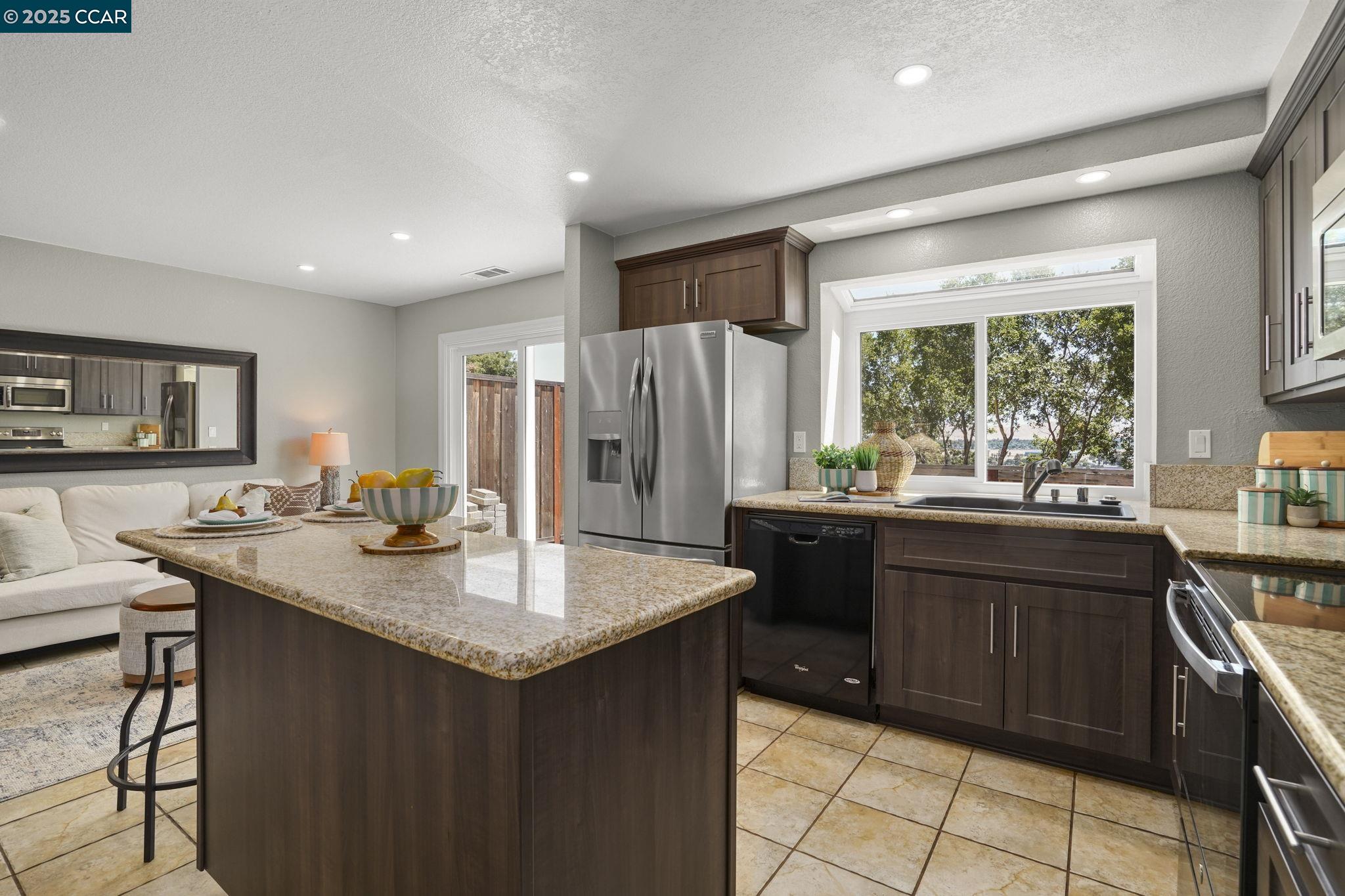 Detail Gallery Image 9 of 31 For 2132 Rock Pass Pl, Martinez,  CA 94553 - 3 Beds | 2/1 Baths