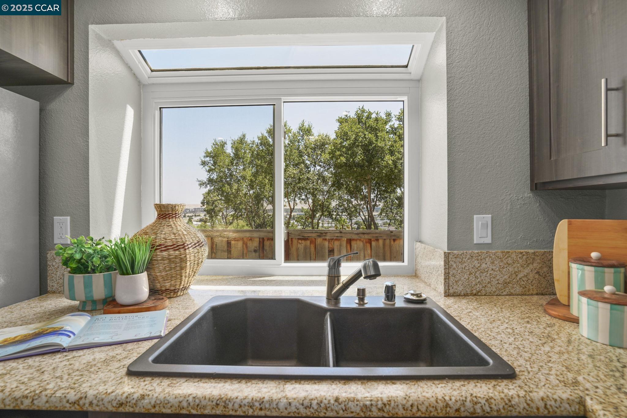 Detail Gallery Image 10 of 31 For 2132 Rock Pass Pl, Martinez,  CA 94553 - 3 Beds | 2/1 Baths